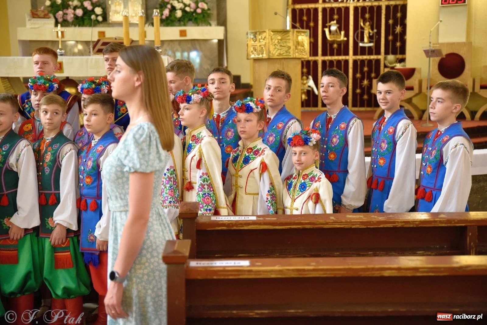 Zdjęcie w galerii na portalu naszraciborz.pl: Niecodzienni goście na niedzielnej Mszy św. w okrąglaku wiadomości z regionu