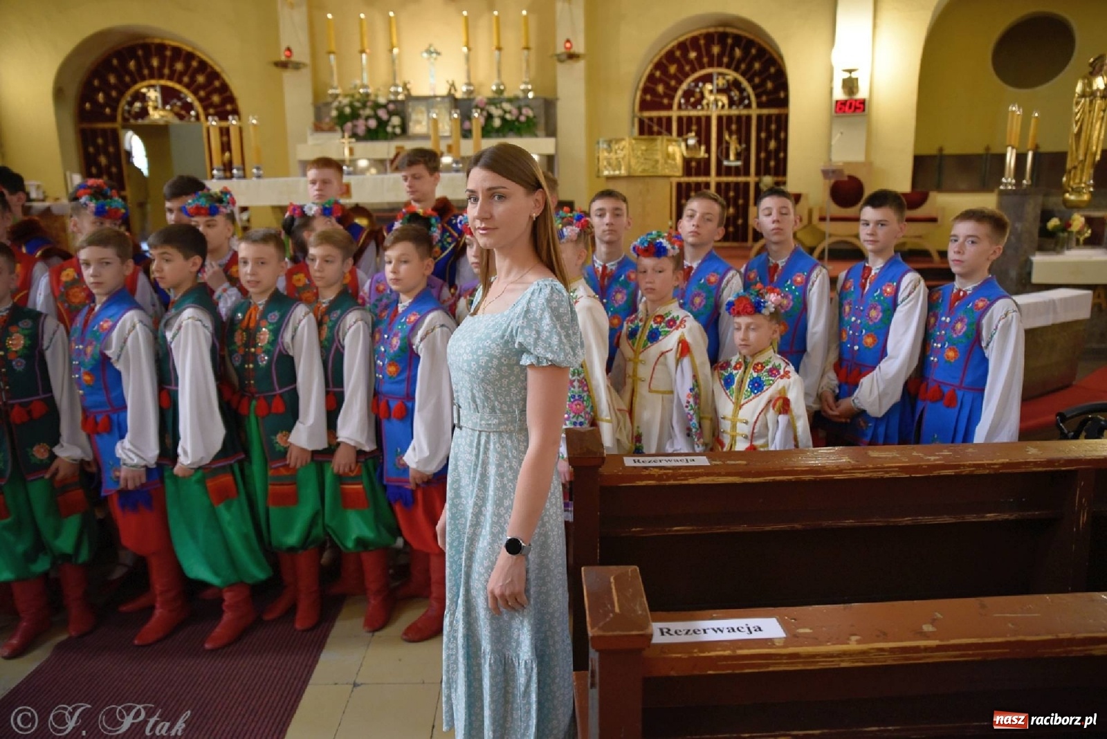 Zdjęcie w galerii na portalu naszraciborz.pl: Niecodzienni goście na niedzielnej Mszy św. w okrąglaku wiadomości z regionu