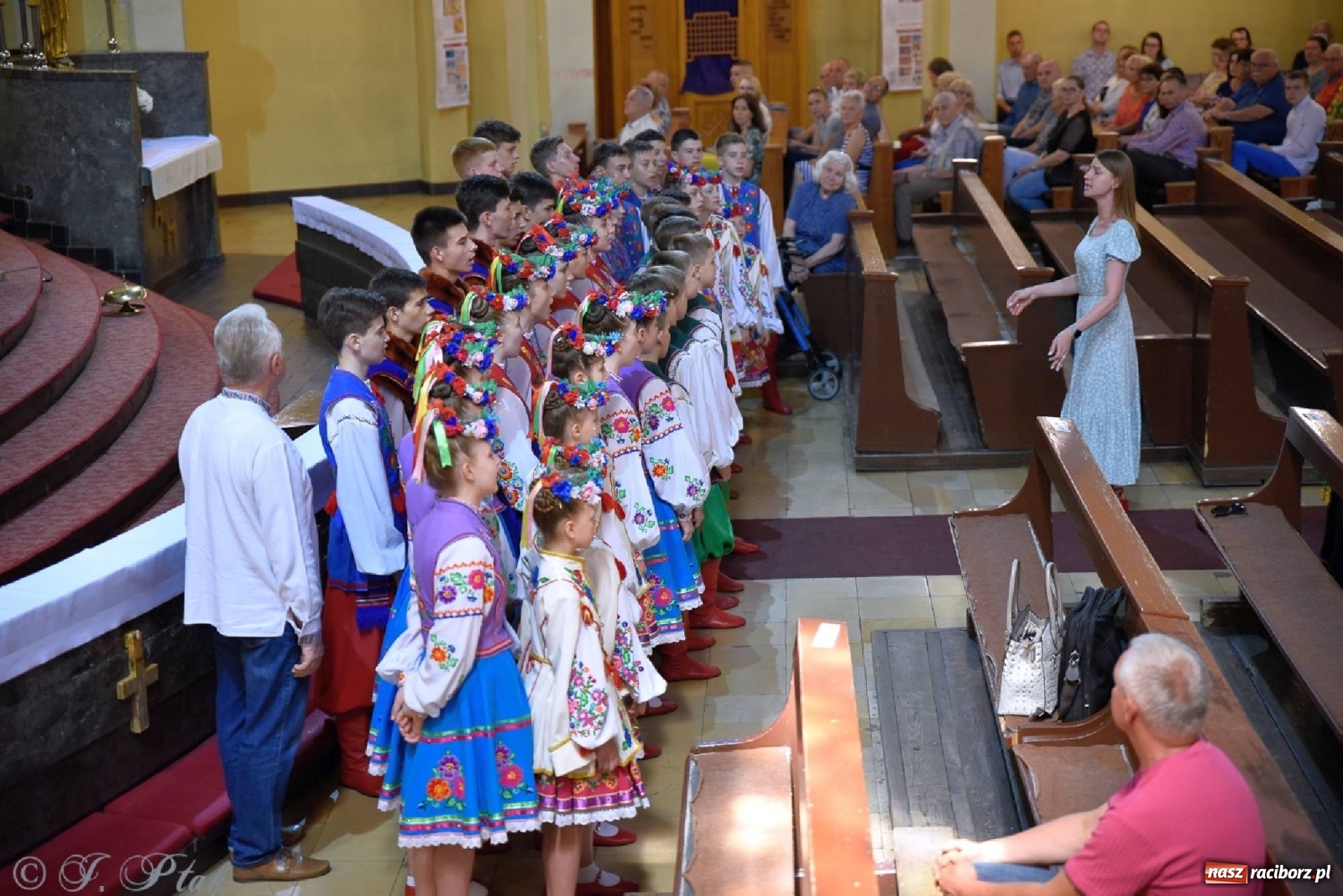 Zdjęcie w galerii na portalu naszraciborz.pl: Niecodzienni goście na niedzielnej Mszy św. w okrąglaku wiadomości z regionu