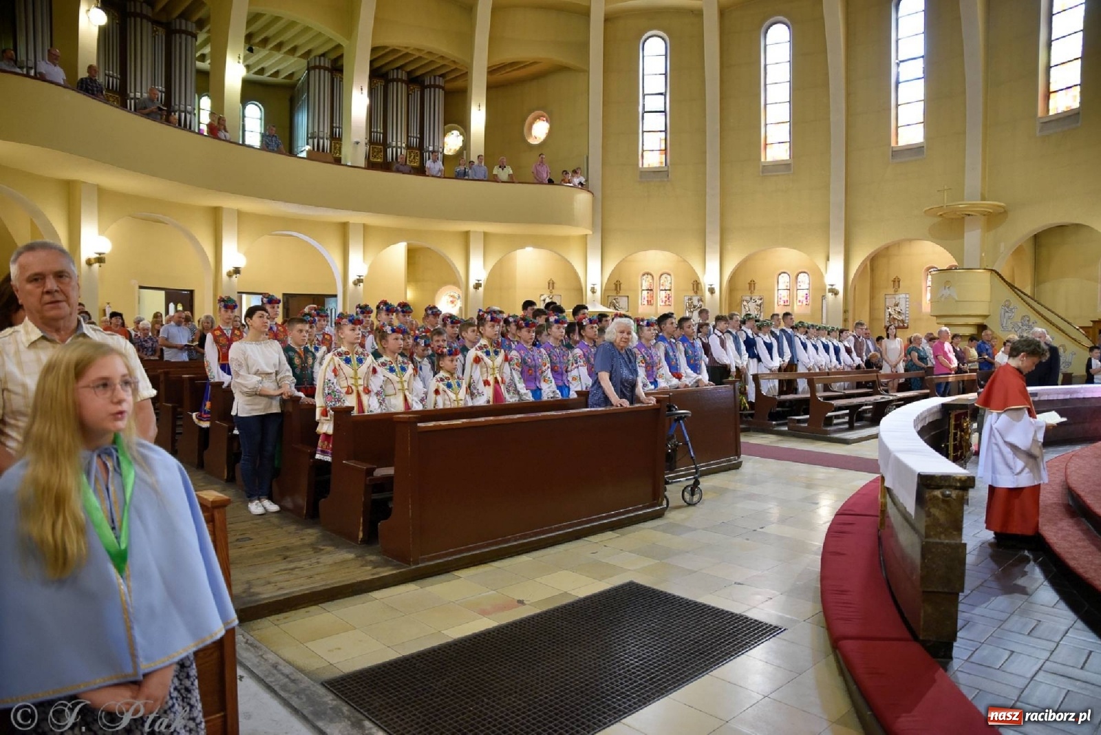 Zdjęcie w galerii na portalu naszraciborz.pl: Niecodzienni goście na niedzielnej Mszy św. w okrąglaku wiadomości z regionu