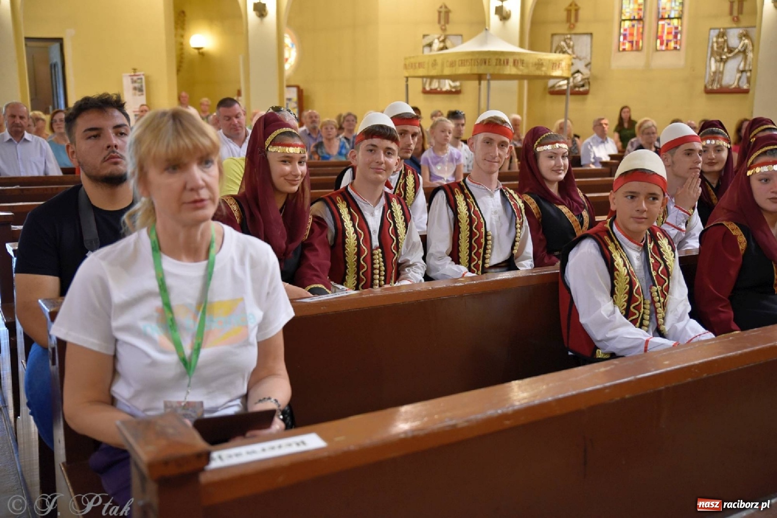 Zdjęcie w galerii na portalu naszraciborz.pl: Niecodzienni goście na niedzielnej Mszy św. w okrąglaku wiadomości z regionu