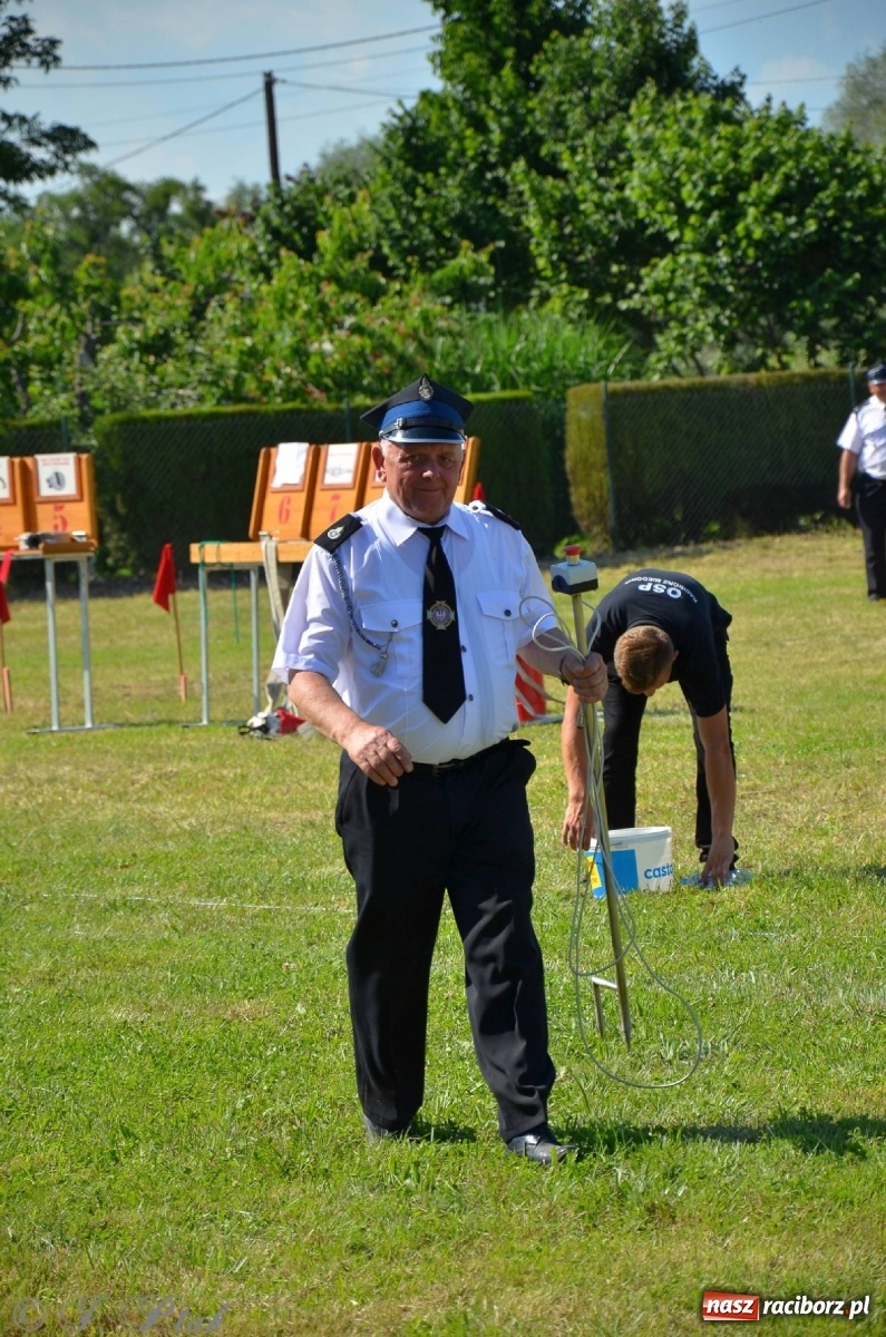 Zdjęcie w galerii na portalu naszraciborz.pl: Strażacki szampan i kąpiel w Miedoni [FOTO] wiadomości z regionu