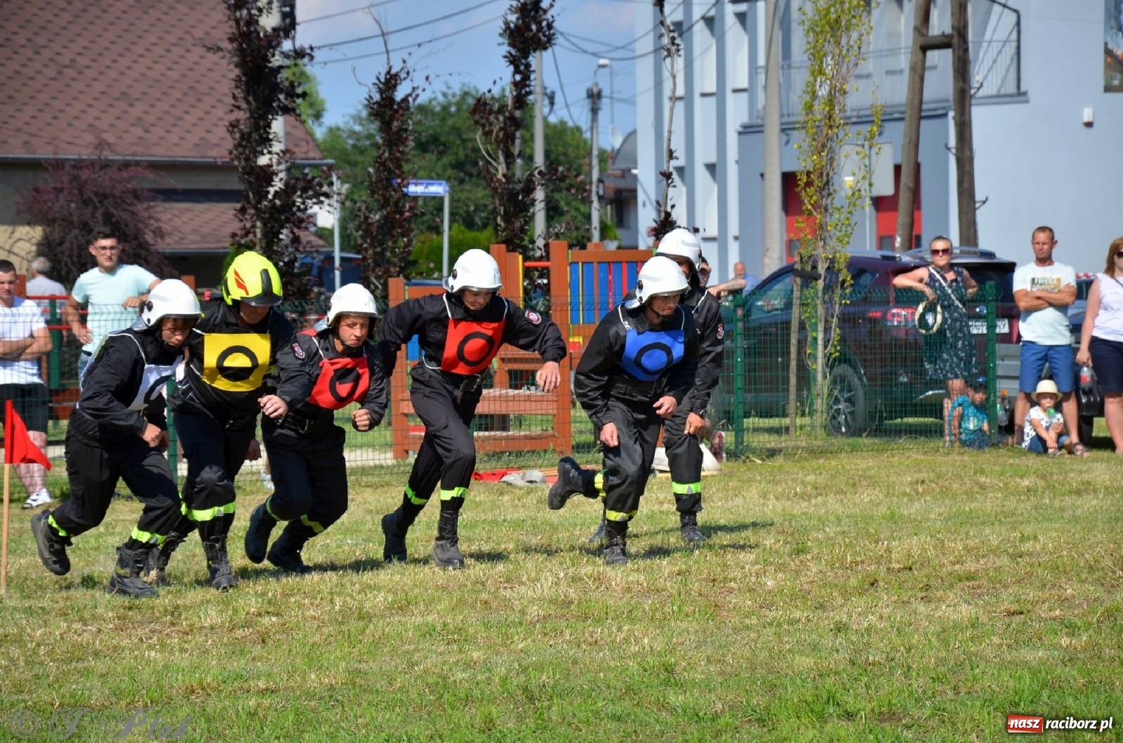 Zdjęcie w galerii na portalu naszraciborz.pl: Strażacki szampan i kąpiel w Miedoni [FOTO] wiadomości z regionu