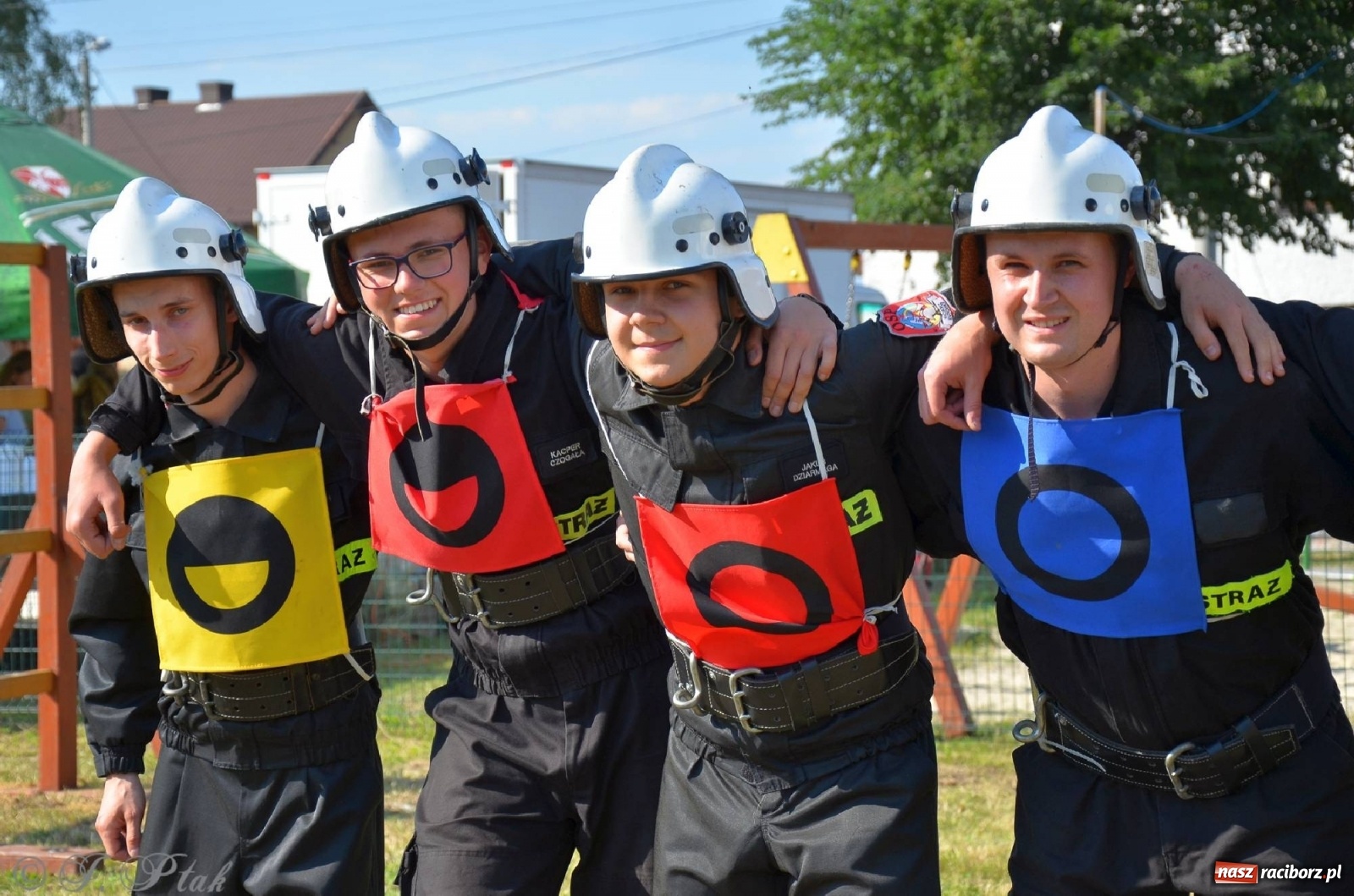 Zdjęcie w galerii na portalu naszraciborz.pl: Strażacki szampan i kąpiel w Miedoni [FOTO] wiadomości z regionu
