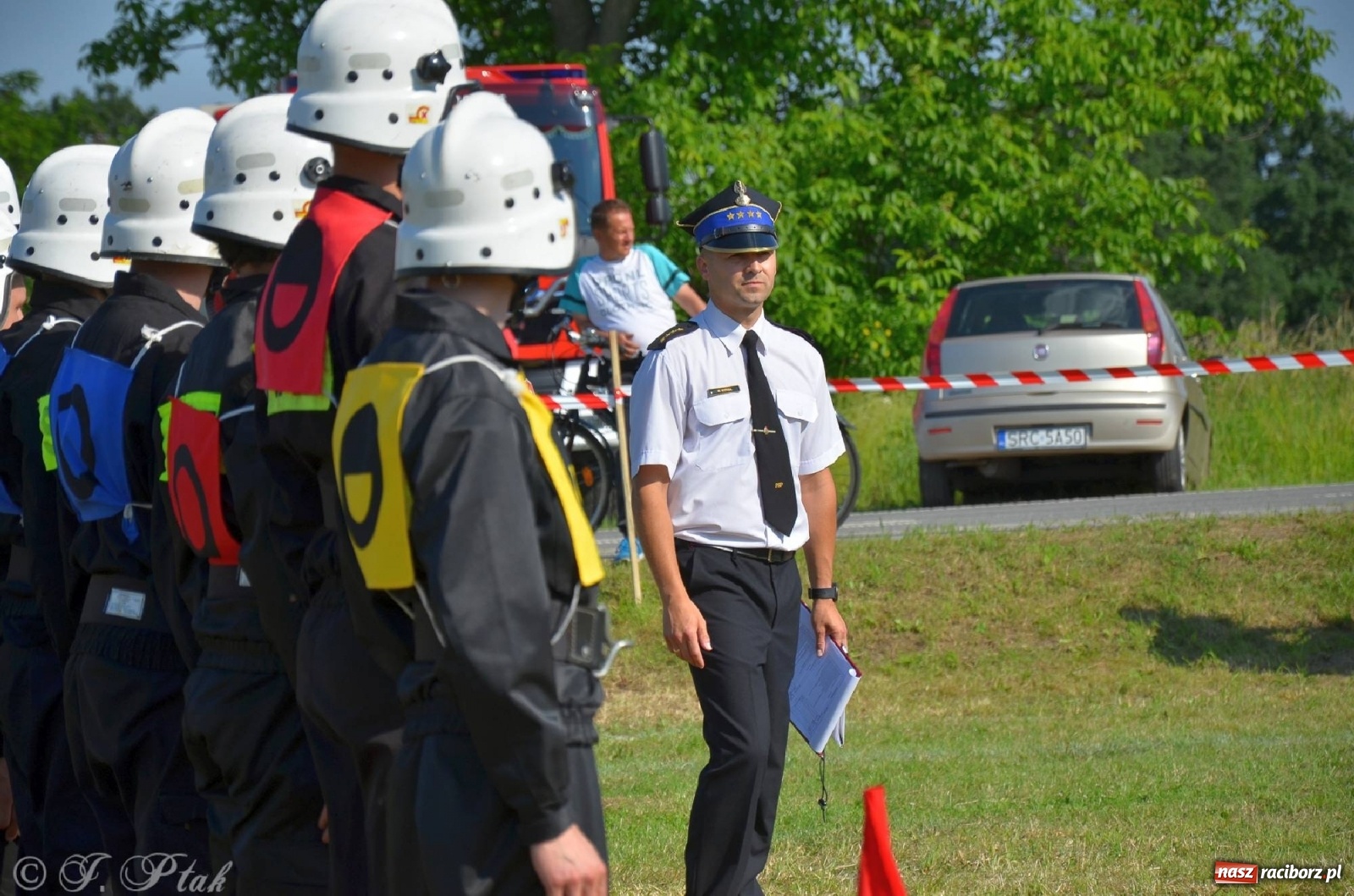 Zdjęcie w galerii na portalu naszraciborz.pl: Strażacki szampan i kąpiel w Miedoni [FOTO] wiadomości z regionu