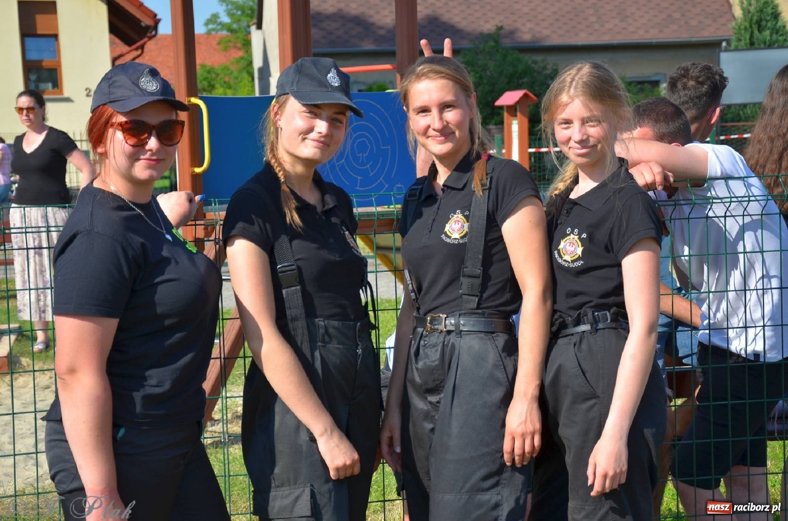 Zdjęcie w galerii na portalu naszraciborz.pl: Strażacki szampan i kąpiel w Miedoni [FOTO] wiadomości z regionu