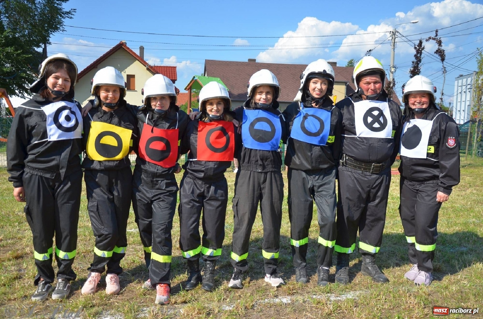 Zdjęcie w galerii na portalu naszraciborz.pl: Strażacki szampan i kąpiel w Miedoni [FOTO] wiadomości z regionu