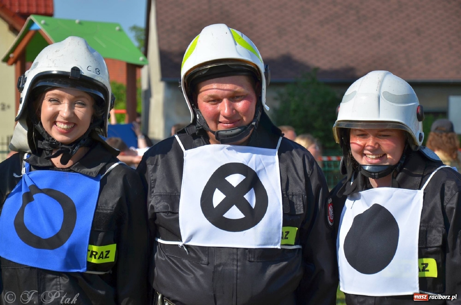 Zdjęcie w galerii na portalu naszraciborz.pl: Strażacki szampan i kąpiel w Miedoni [FOTO] wiadomości z regionu
