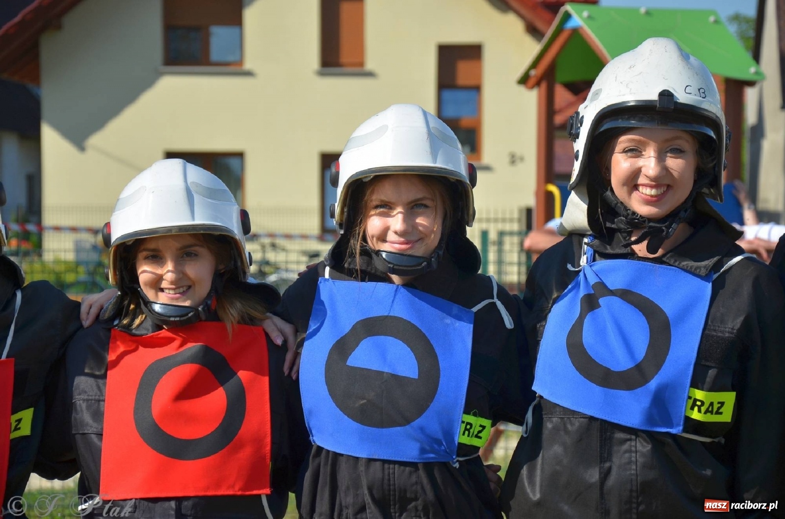 Zdjęcie w galerii na portalu naszraciborz.pl: Strażacki szampan i kąpiel w Miedoni [FOTO] wiadomości z regionu