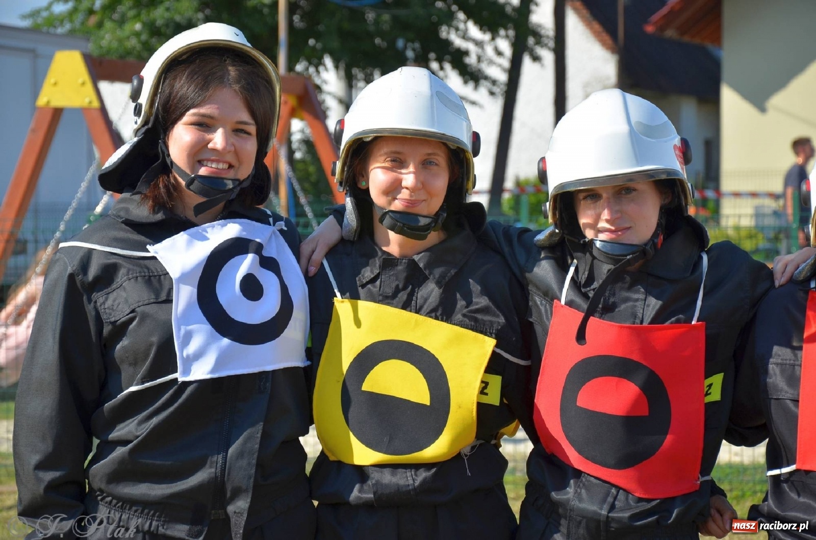 Zdjęcie w galerii na portalu naszraciborz.pl: Strażacki szampan i kąpiel w Miedoni [FOTO] wiadomości z regionu