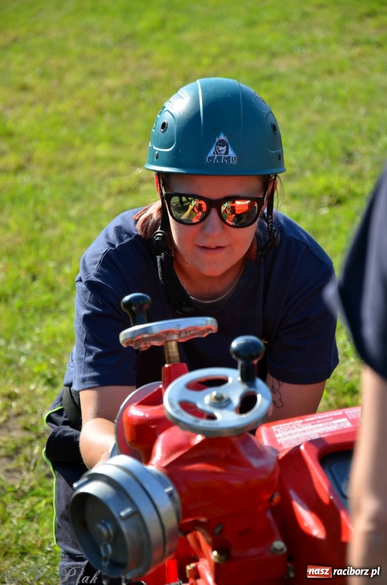 Zdjęcie w galerii na portalu naszraciborz.pl: Strażacki szampan i kąpiel w Miedoni [FOTO] wiadomości z regionu