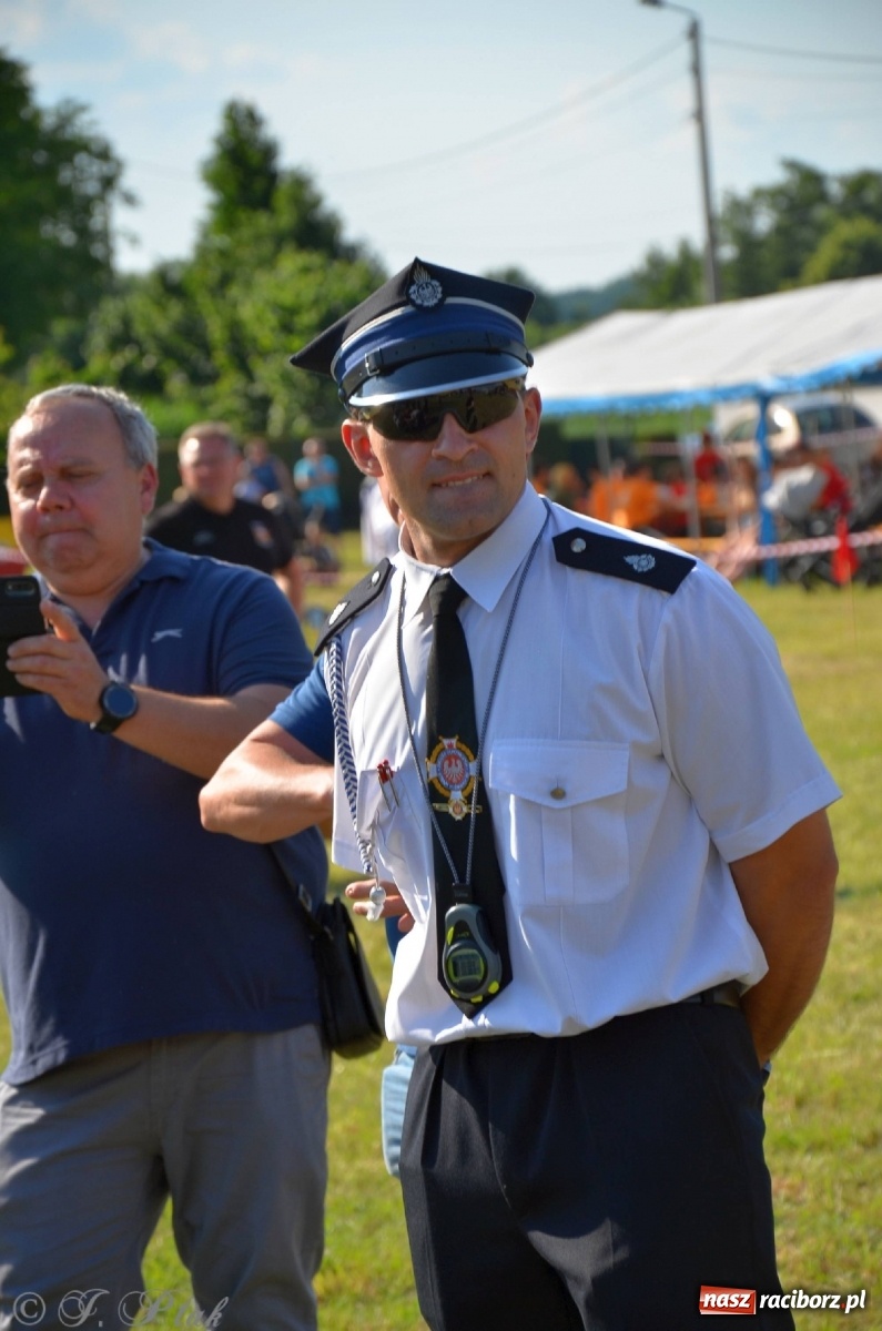 Zdjęcie w galerii na portalu naszraciborz.pl: Strażacki szampan i kąpiel w Miedoni [FOTO] wiadomości z regionu