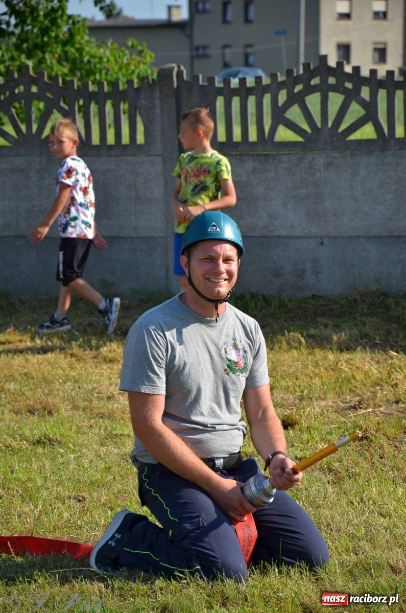Zdjęcie w galerii na portalu naszraciborz.pl: Strażacki szampan i kąpiel w Miedoni [FOTO] wiadomości z regionu