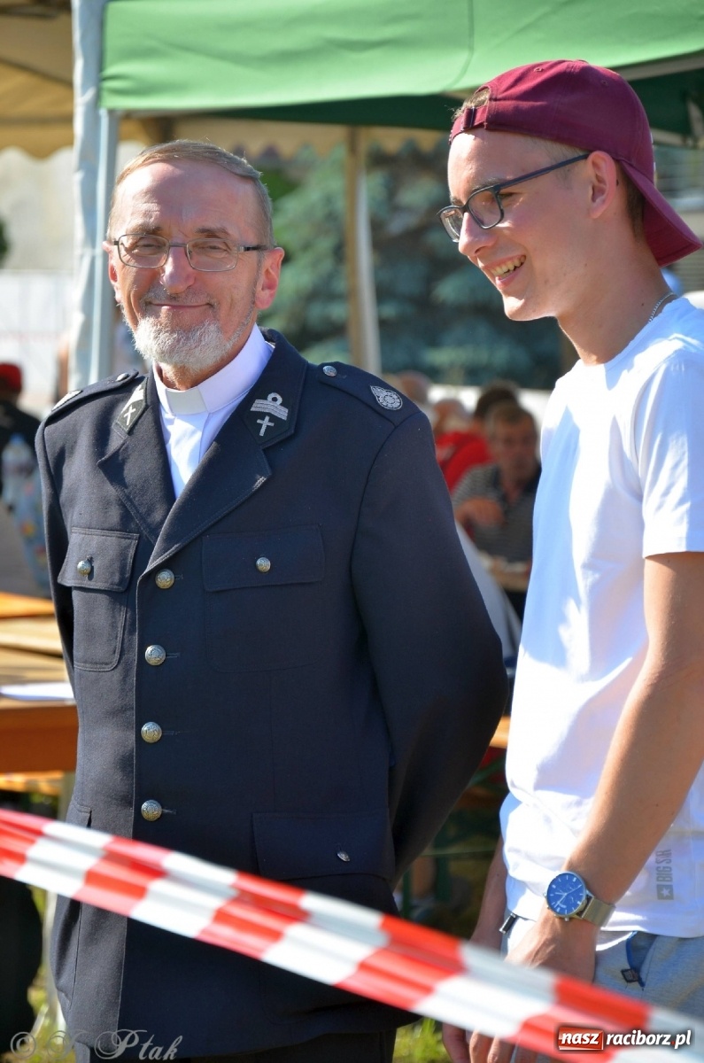 Zdjęcie w galerii na portalu naszraciborz.pl: Strażacki szampan i kąpiel w Miedoni [FOTO] wiadomości z regionu