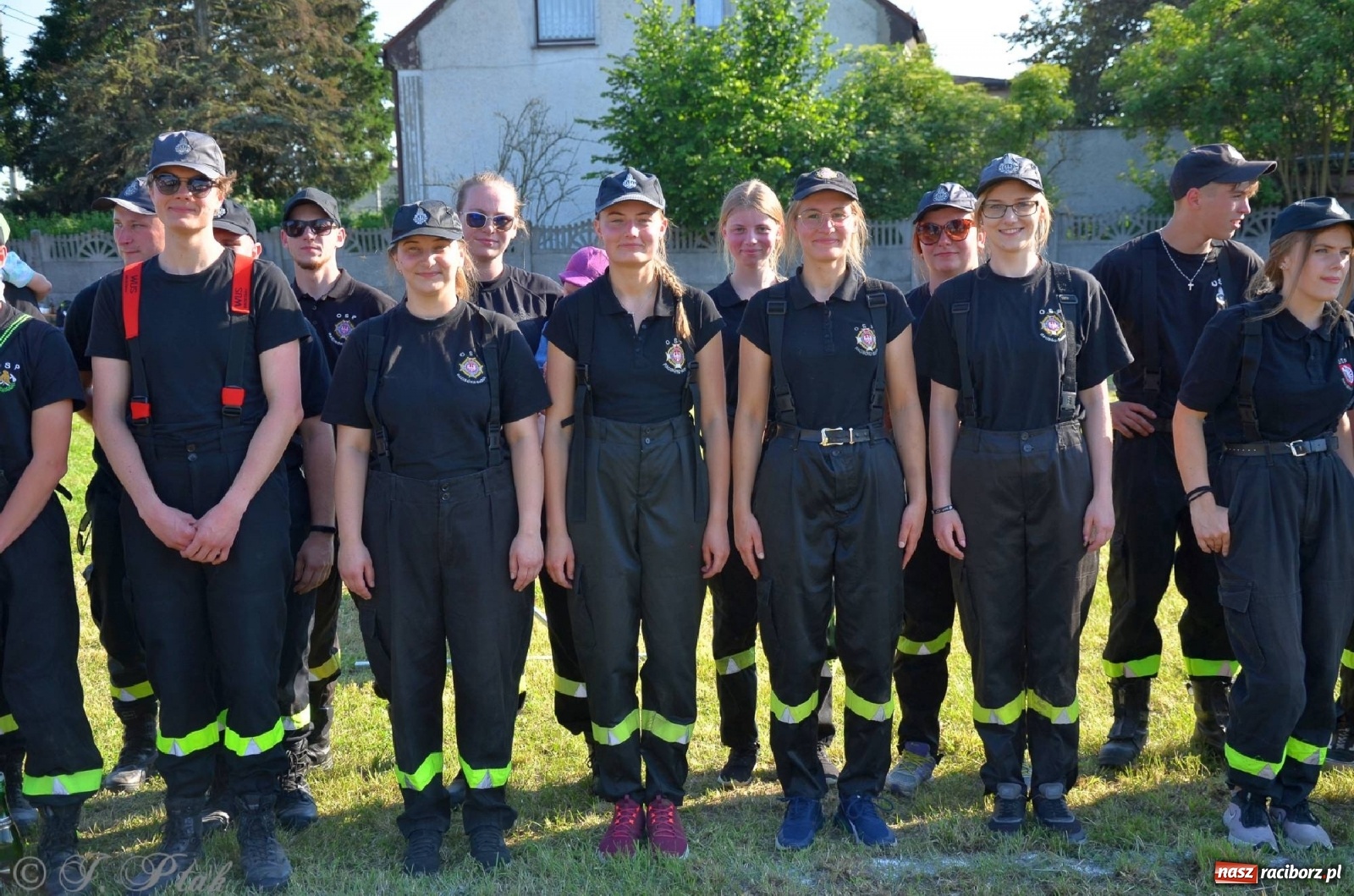 Zdjęcie w galerii na portalu naszraciborz.pl: Strażacki szampan i kąpiel w Miedoni [FOTO] wiadomości z regionu