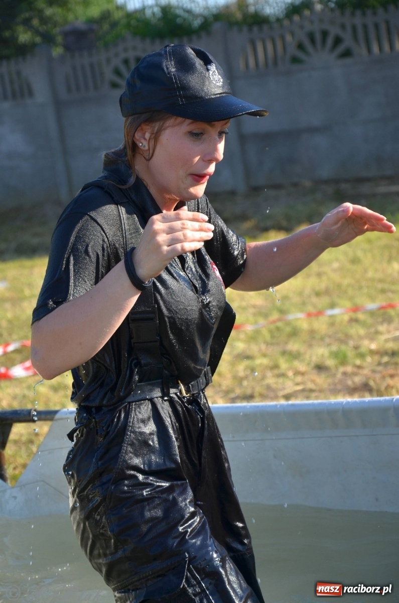 Zdjęcie w galerii na portalu naszraciborz.pl: Strażacki szampan i kąpiel w Miedoni [FOTO] wiadomości z regionu