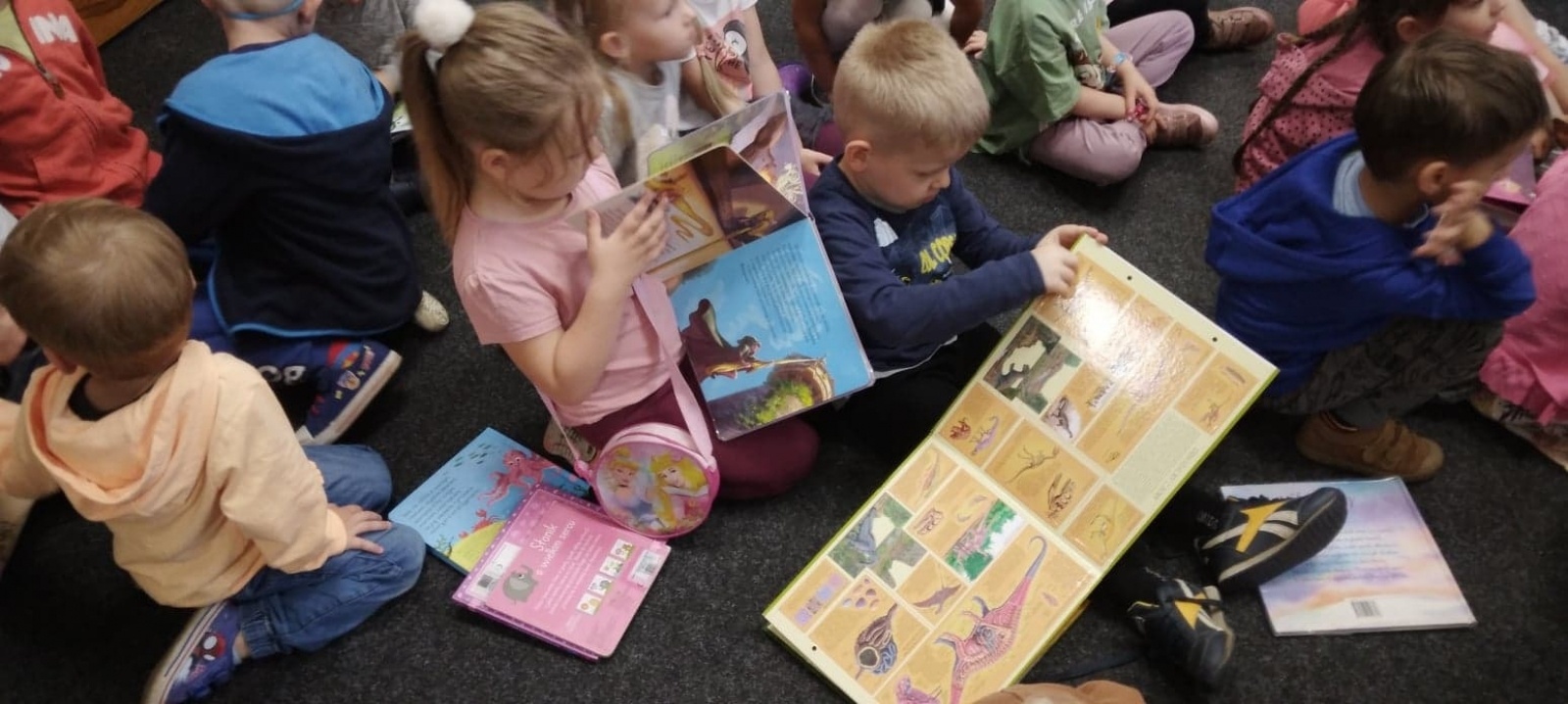 Zdjęcie w galerii na portalu naszraciborz.pl: Kropelki słuchały bajki w rudzkiej książnicy wiadomości z regionu