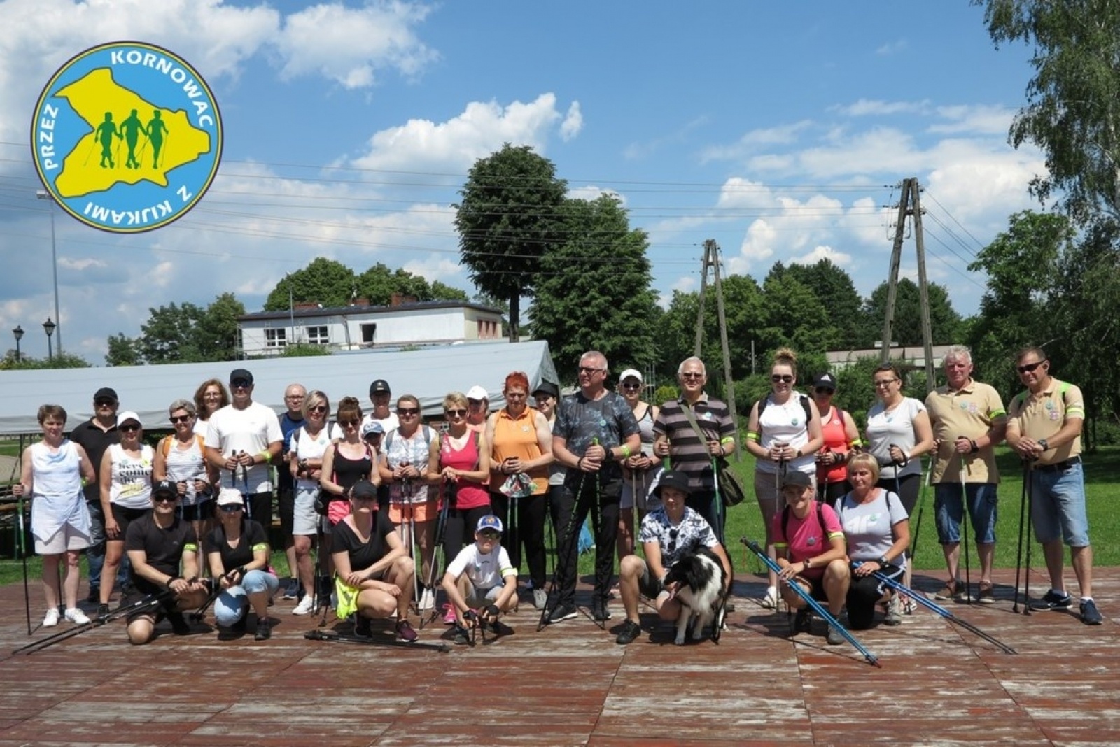 Zdjęcie w galerii na portalu naszraciborz.pl: Nie wystraszyli się upału. Z kijkami z wójtem w grupie wiadomości z regionu