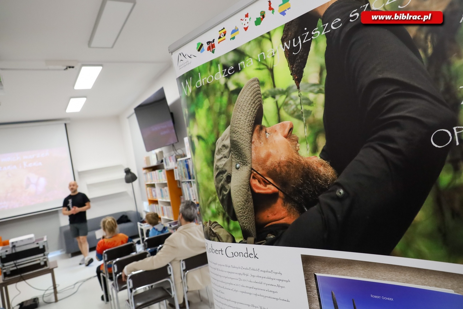 Zdjęcie w galerii na portalu naszraciborz.pl: Afrykańska podróż marzeń w bibliotece wiadomości z regionu
