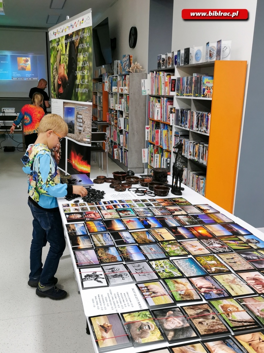 Zdjęcie w galerii na portalu naszraciborz.pl: Afrykańska podróż marzeń w bibliotece wiadomości z regionu