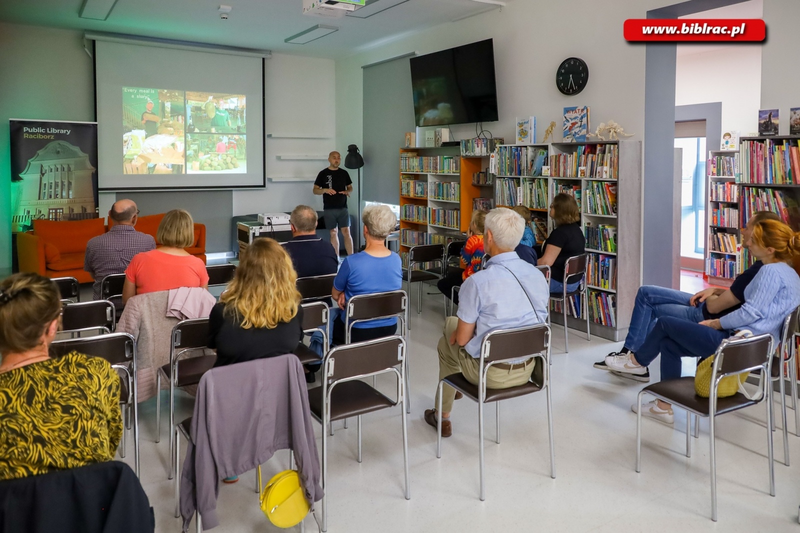 Zdjęcie w galerii na portalu naszraciborz.pl: Afrykańska podróż marzeń w bibliotece wiadomości z regionu