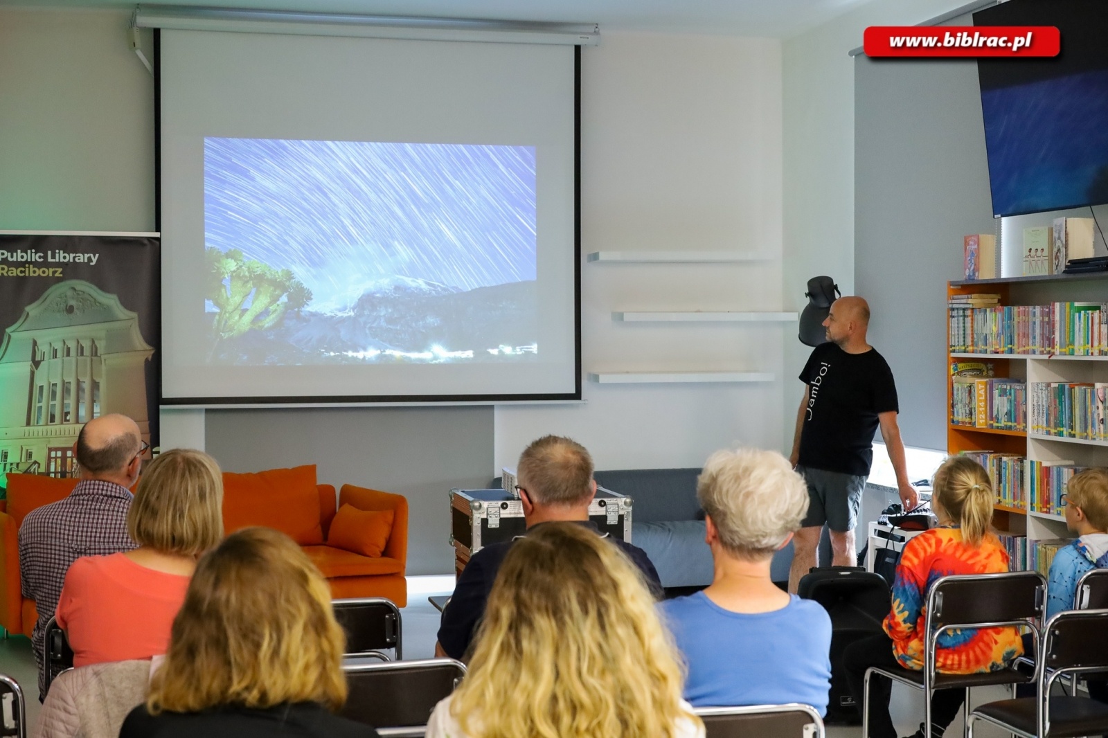Zdjęcie w galerii na portalu naszraciborz.pl: Afrykańska podróż marzeń w bibliotece wiadomości z regionu
