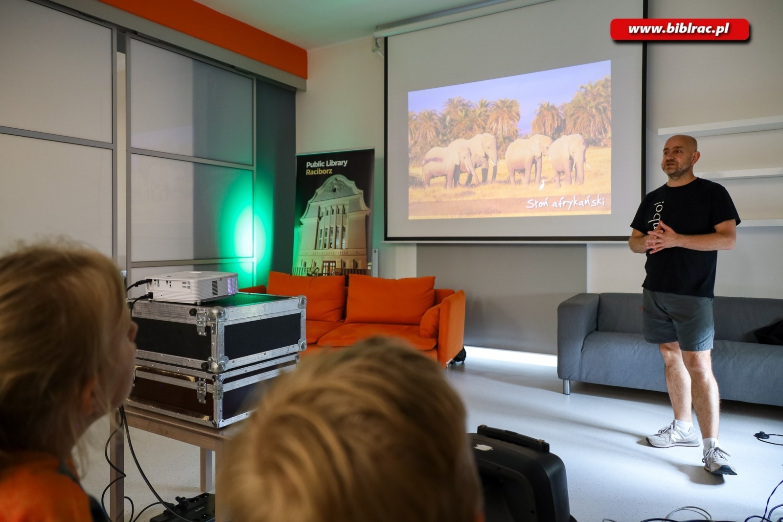 Zdjęcie w galerii na portalu naszraciborz.pl: Afrykańska podróż marzeń w bibliotece wiadomości z regionu