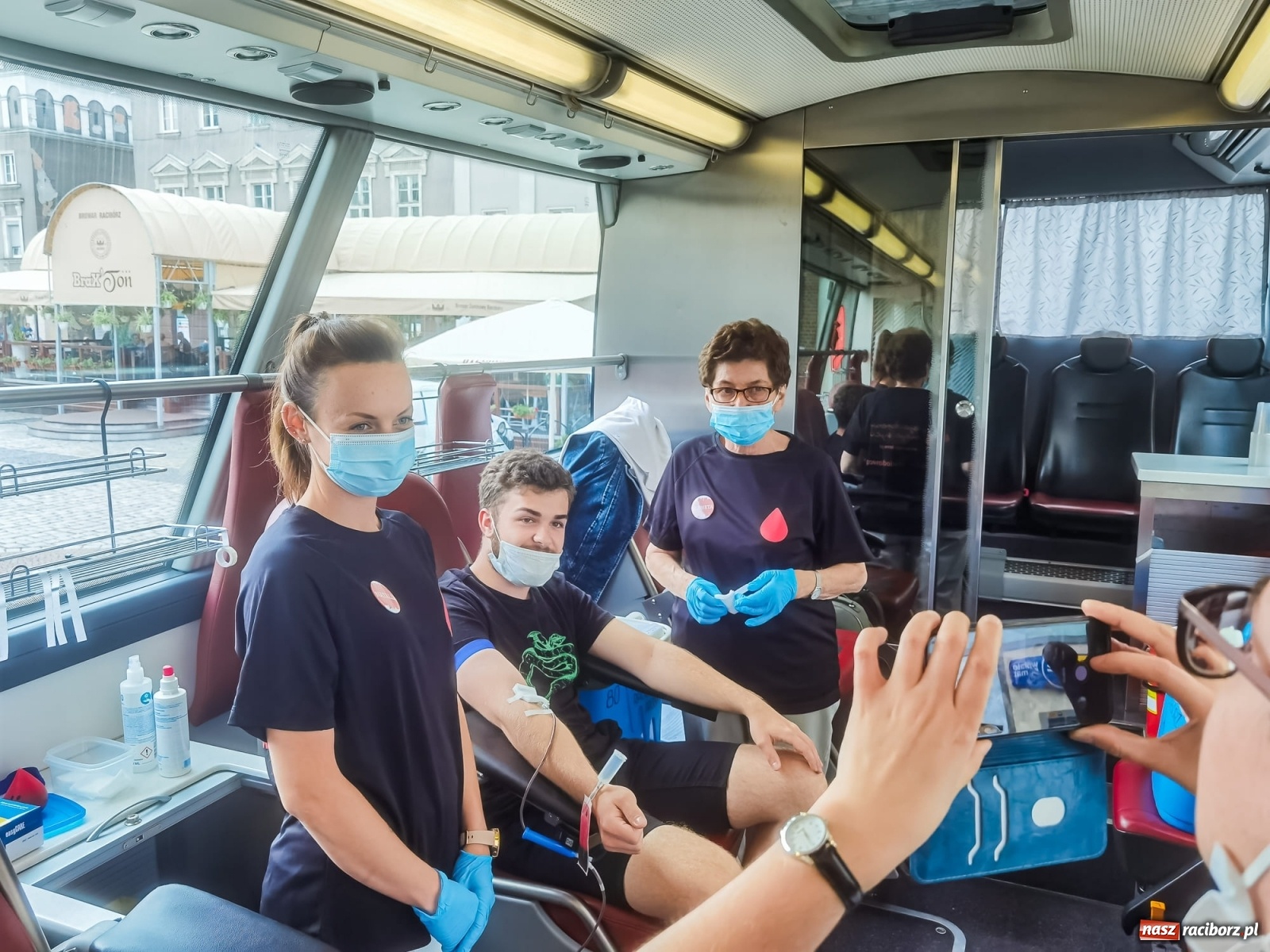 Zdjęcie w galerii na portalu naszraciborz.pl: Bo tętni w nas dobro! Akcja RCKiK na raciborskim Rynku [FOTO i WIDEO] wiadomości z regionu