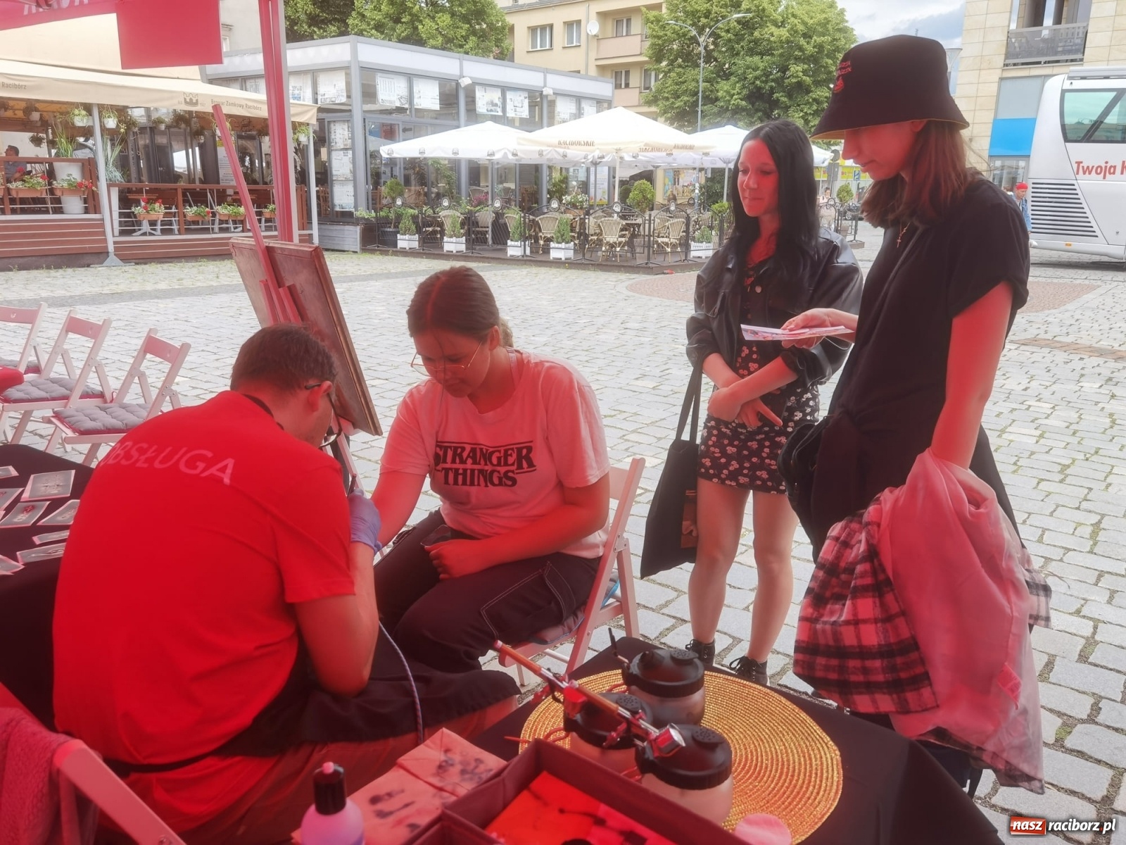 Zdjęcie w galerii na portalu naszraciborz.pl: Bo tętni w nas dobro! Akcja RCKiK na raciborskim Rynku [FOTO i WIDEO] wiadomości z regionu