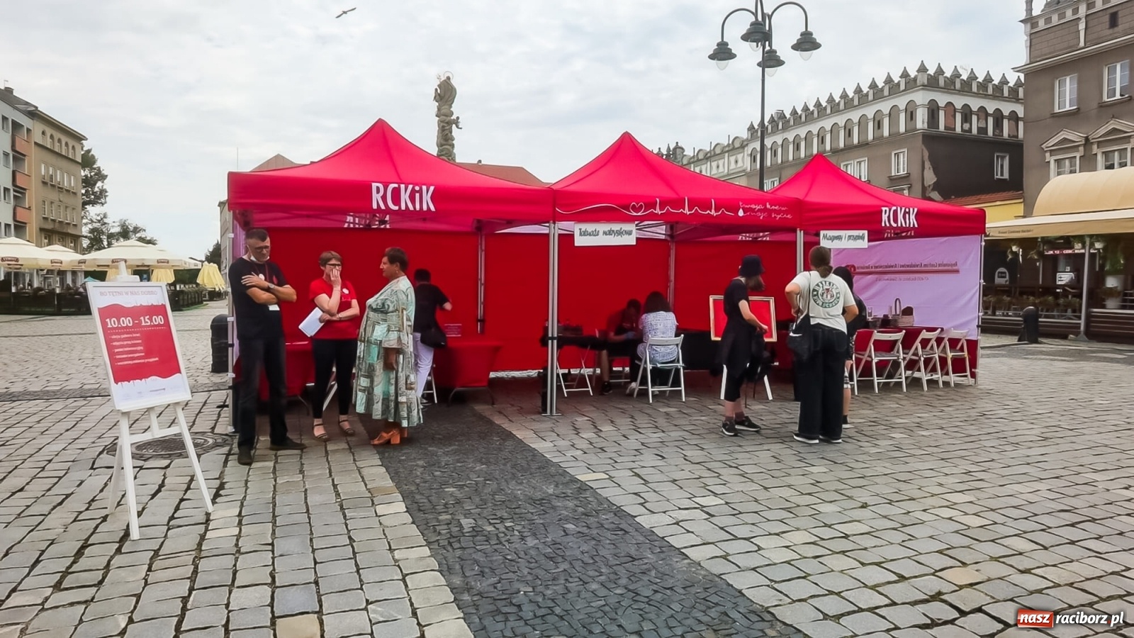 Zdjęcie w galerii na portalu naszraciborz.pl: Bo tętni w nas dobro! Akcja RCKiK na raciborskim Rynku [FOTO i WIDEO] wiadomości z regionu