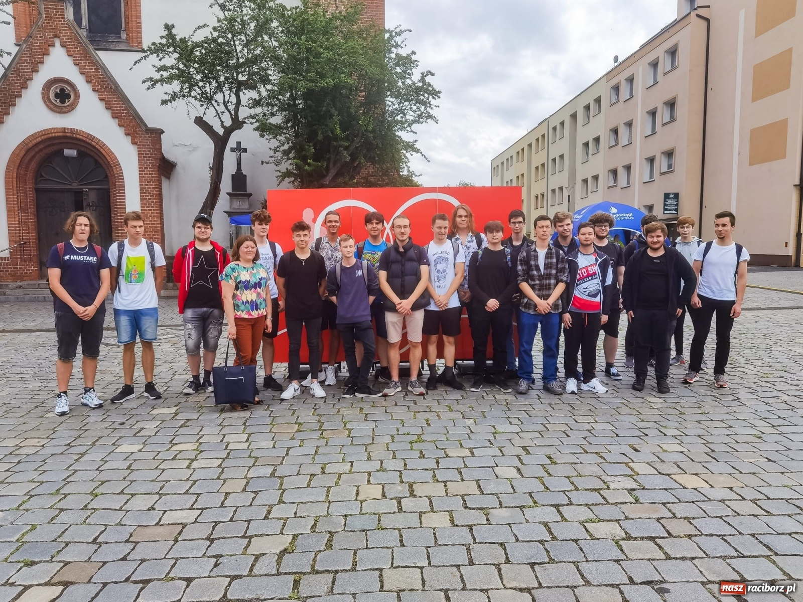 Zdjęcie w galerii na portalu naszraciborz.pl: Bo tętni w nas dobro! Akcja RCKiK na raciborskim Rynku [FOTO i WIDEO] wiadomości z regionu