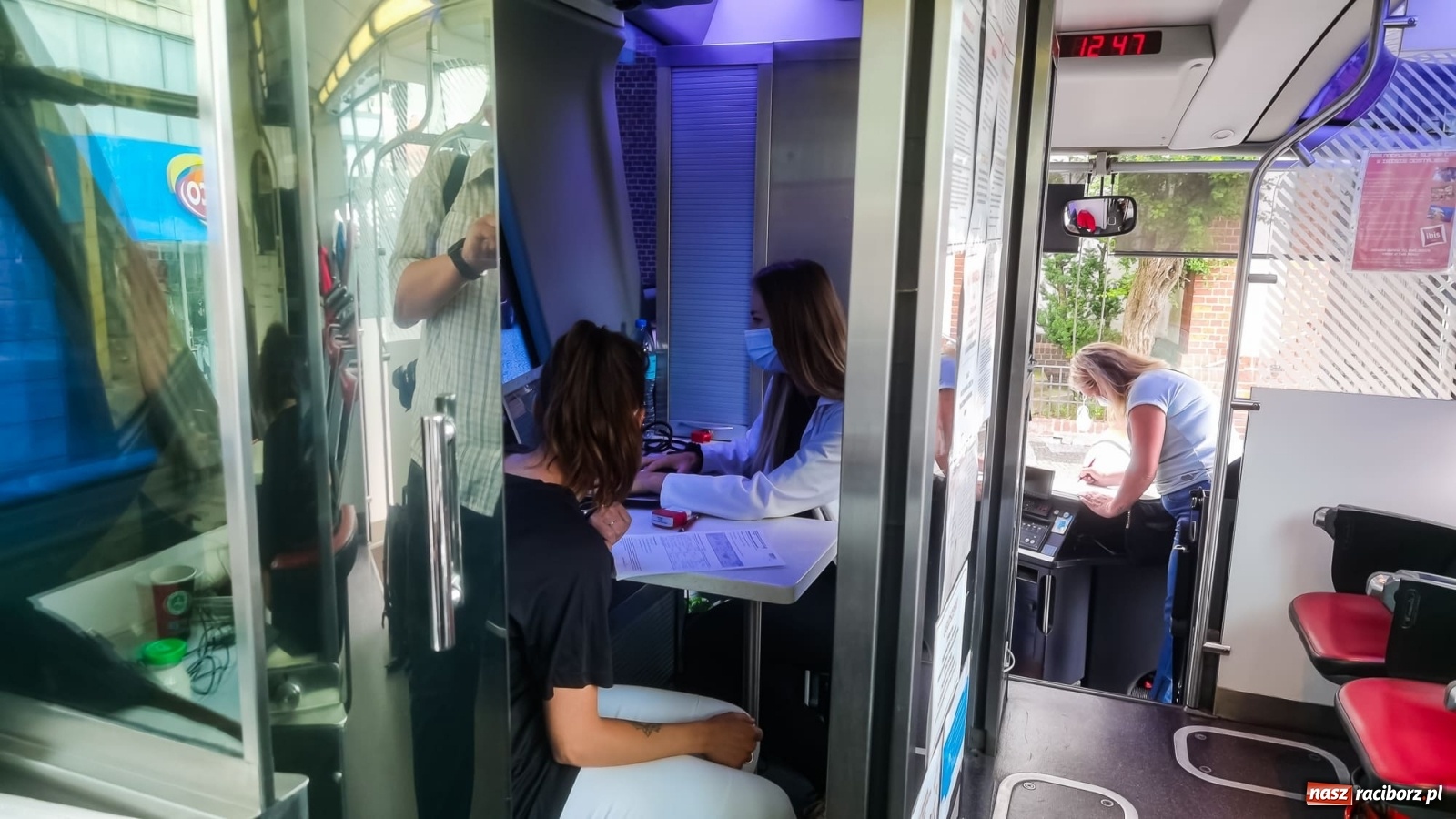 Zdjęcie w galerii na portalu naszraciborz.pl: Bo tętni w nas dobro! Akcja RCKiK na raciborskim Rynku [FOTO i WIDEO] wiadomości z regionu