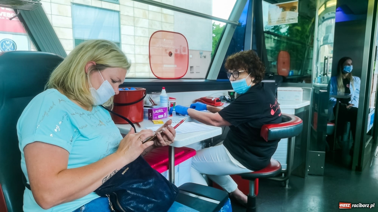 Zdjęcie w galerii na portalu naszraciborz.pl: Bo tętni w nas dobro! Akcja RCKiK na raciborskim Rynku [FOTO i WIDEO] wiadomości z regionu