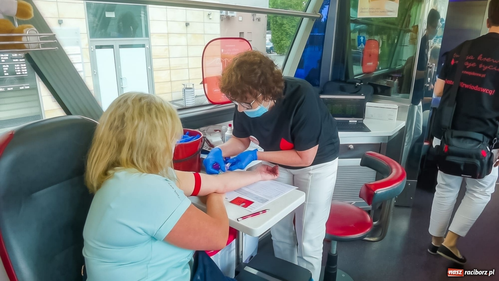 Zdjęcie w galerii na portalu naszraciborz.pl: Bo tętni w nas dobro! Akcja RCKiK na raciborskim Rynku [FOTO i WIDEO] wiadomości z regionu