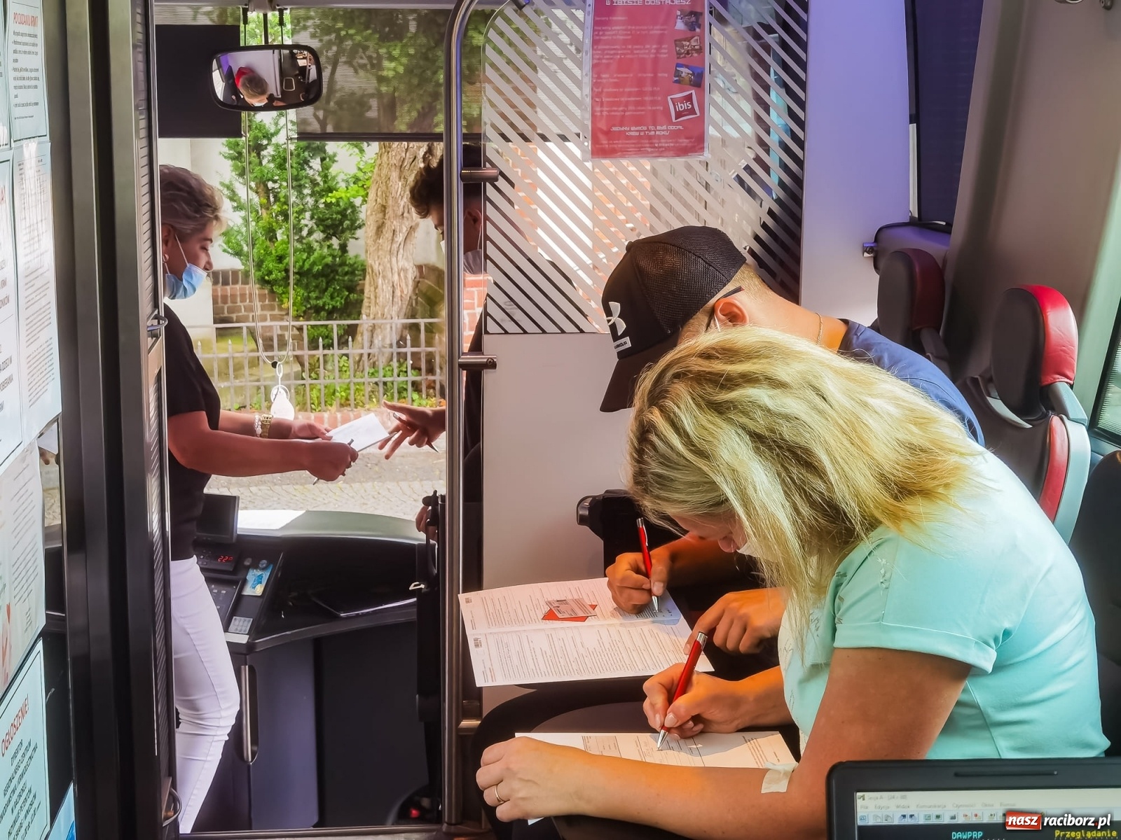 Zdjęcie w galerii na portalu naszraciborz.pl: Bo tętni w nas dobro! Akcja RCKiK na raciborskim Rynku [FOTO i WIDEO] wiadomości z regionu