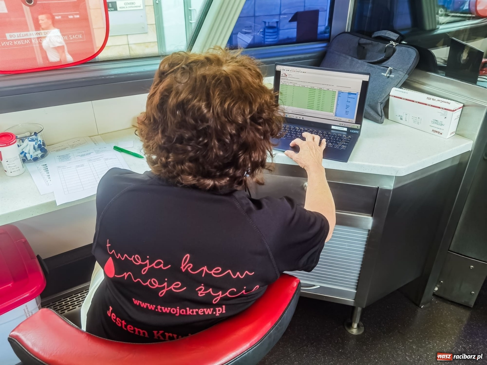 Zdjęcie w galerii na portalu naszraciborz.pl: Bo tętni w nas dobro! Akcja RCKiK na raciborskim Rynku [FOTO i WIDEO] wiadomości z regionu