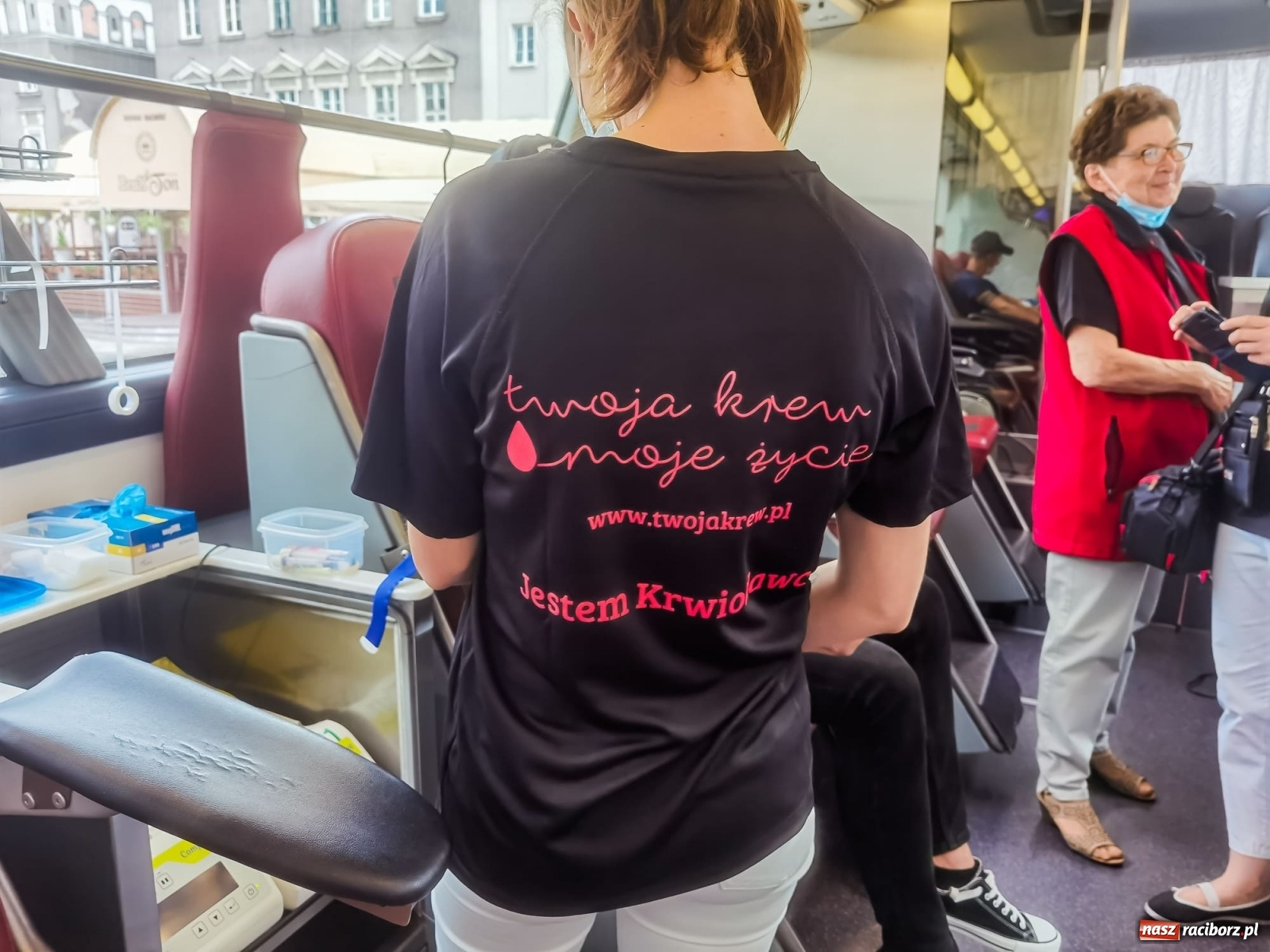 Zdjęcie w galerii na portalu naszraciborz.pl: Bo tętni w nas dobro! Akcja RCKiK na raciborskim Rynku [FOTO i WIDEO] wiadomości z regionu