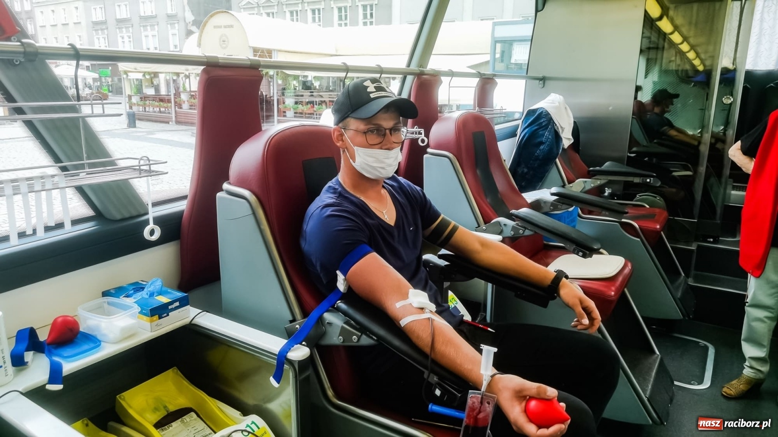 Zdjęcie w galerii na portalu naszraciborz.pl: Bo tętni w nas dobro! Akcja RCKiK na raciborskim Rynku [FOTO i WIDEO] wiadomości z regionu