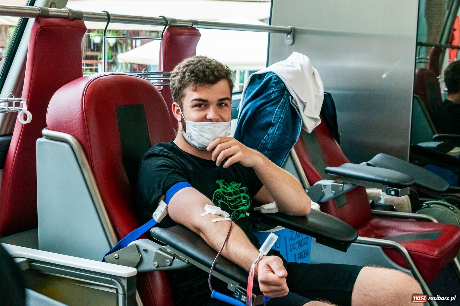 Zdjęcie w galerii na portalu naszraciborz.pl: Bo tętni w nas dobro! Akcja RCKiK na raciborskim Rynku [FOTO i WIDEO] wiadomości z regionu