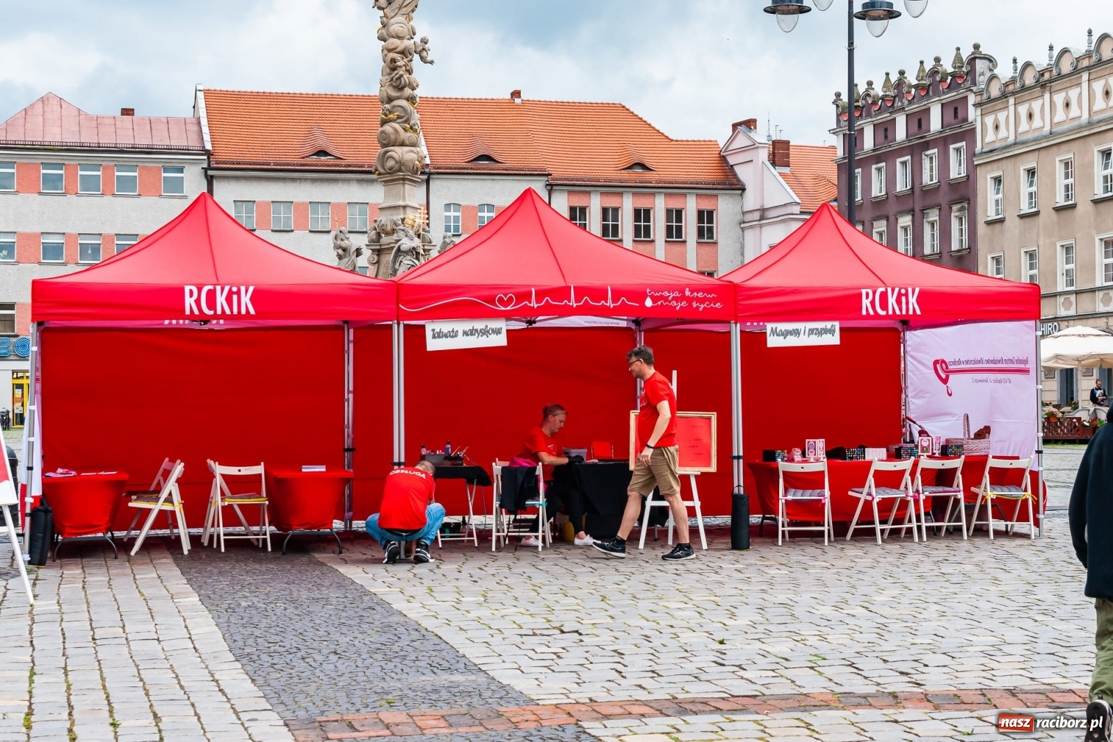 Zdjęcie w galerii na portalu naszraciborz.pl: Bo tętni w nas dobro! Akcja RCKiK na raciborskim Rynku [FOTO i WIDEO] wiadomości z regionu