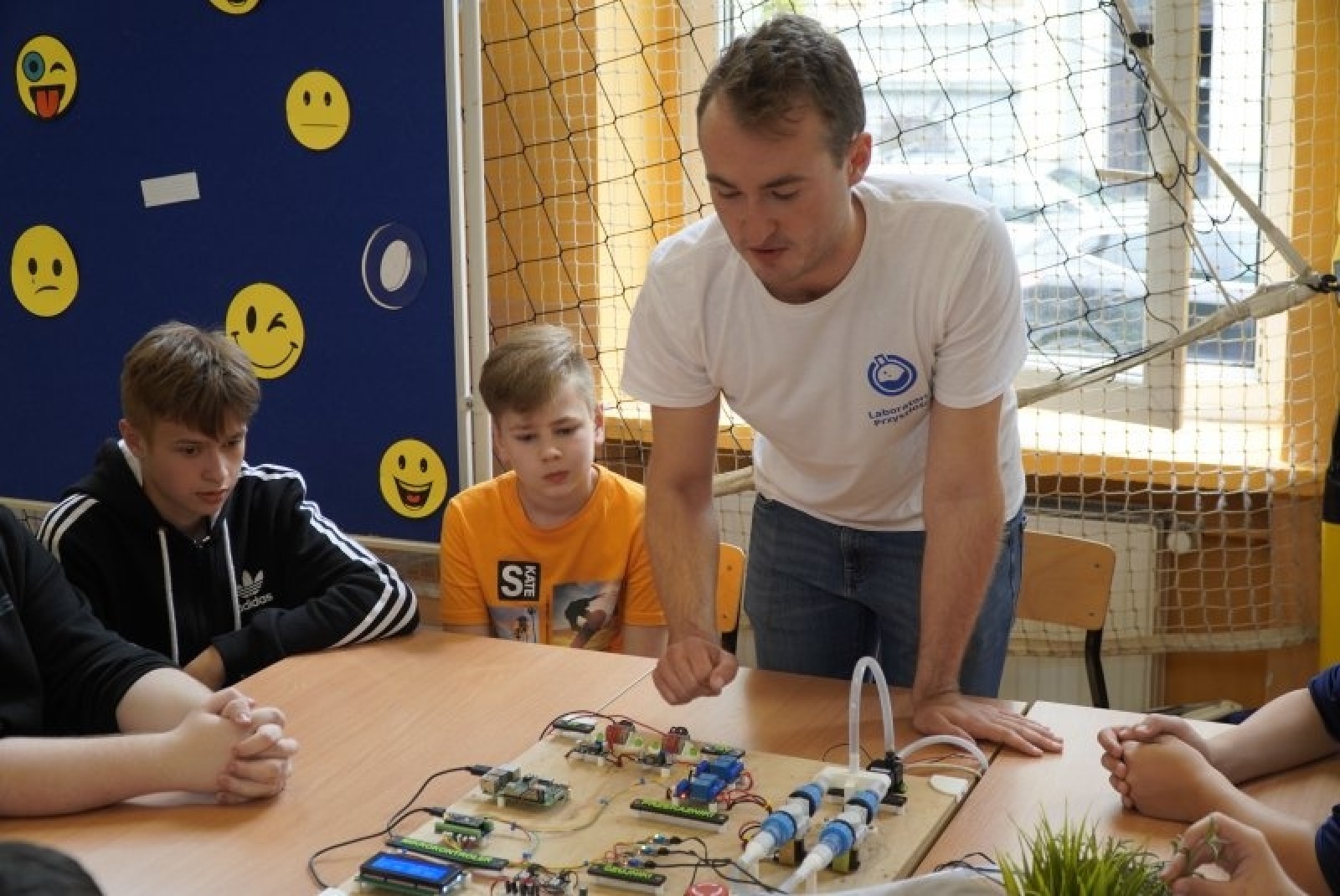 Zdjęcie w galerii na portalu naszraciborz.pl: Laboratoria przyszłości. Raciborskie szkoły przystąpiły do programu wiadomości z regionu