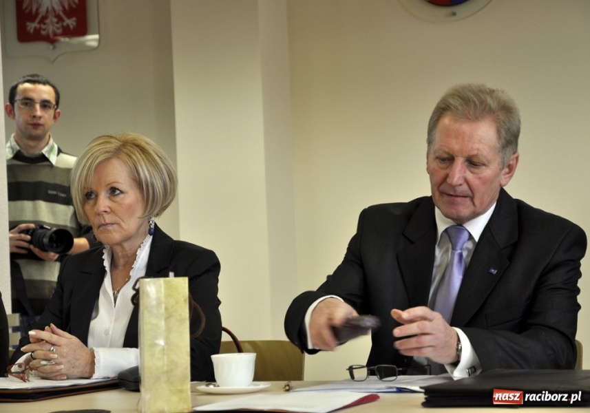 Zdjęcie w galerii na portalu naszraciborz.pl: Powiatowy rozdział stanowisk wiadomości z regionu