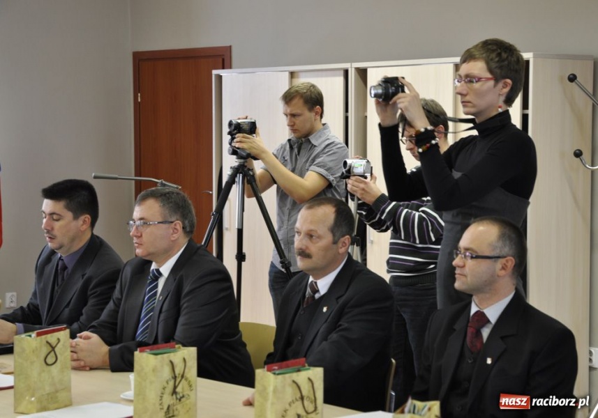 Zdjęcie w galerii na portalu naszraciborz.pl: Powiatowy rozdział stanowisk wiadomości z regionu