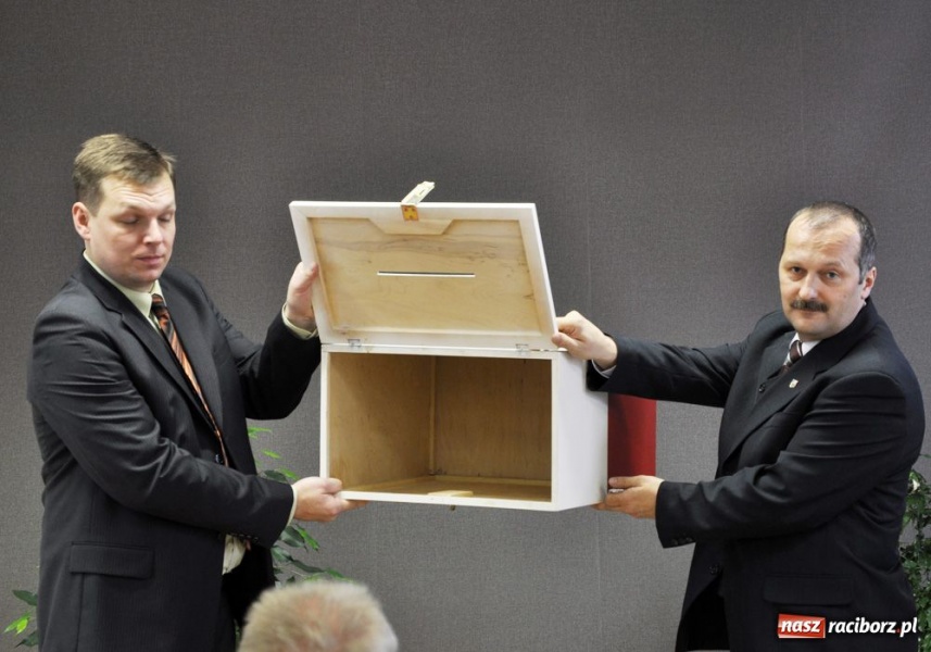 Zdjęcie w galerii na portalu naszraciborz.pl: Powiatowy rozdział stanowisk wiadomości z regionu