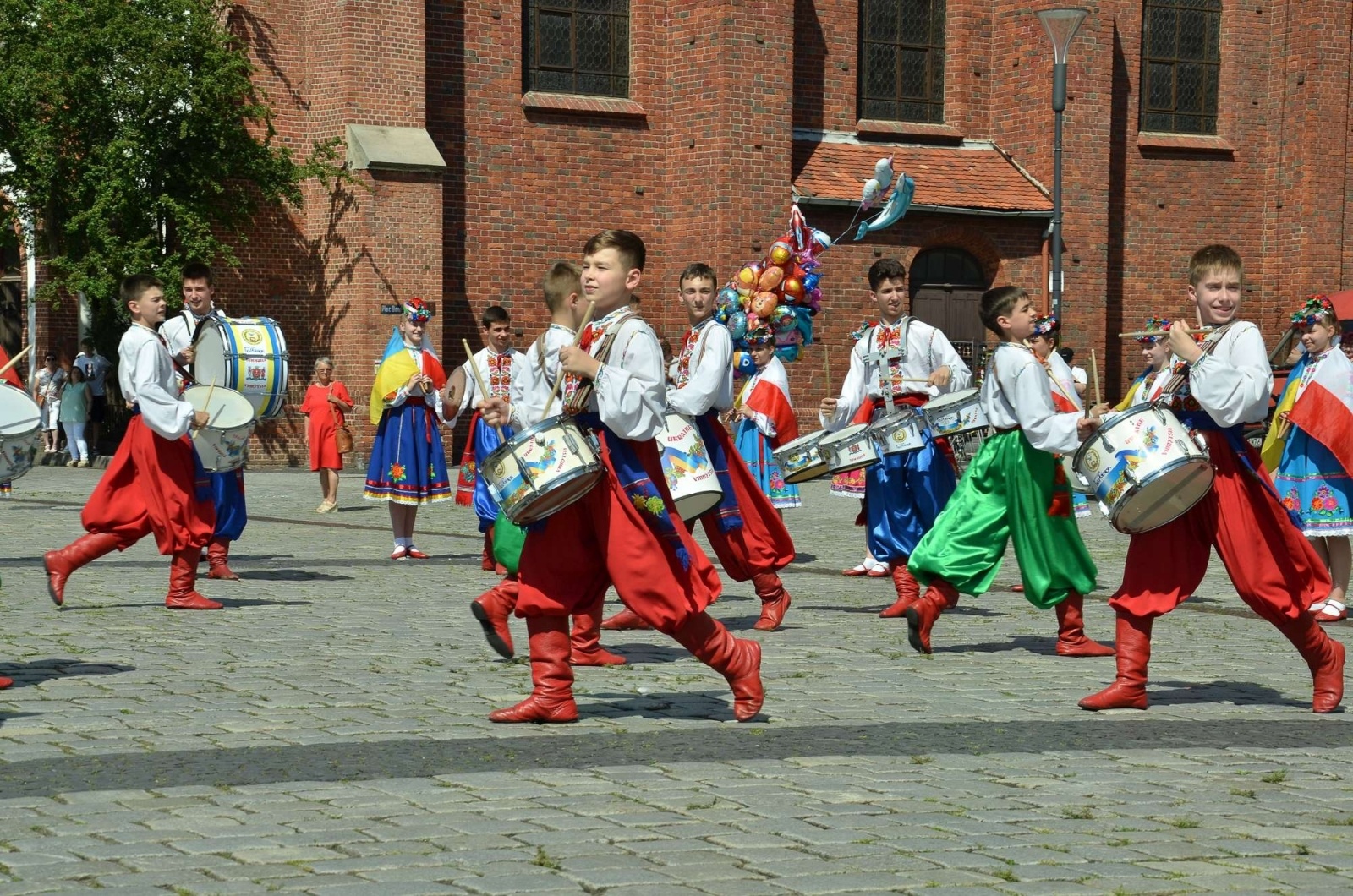 Zdjęcie w galerii na portalu naszraciborz.pl: Barwna parada przeszła przez centrum Raciborza [WIDEO] wiadomości z regionu