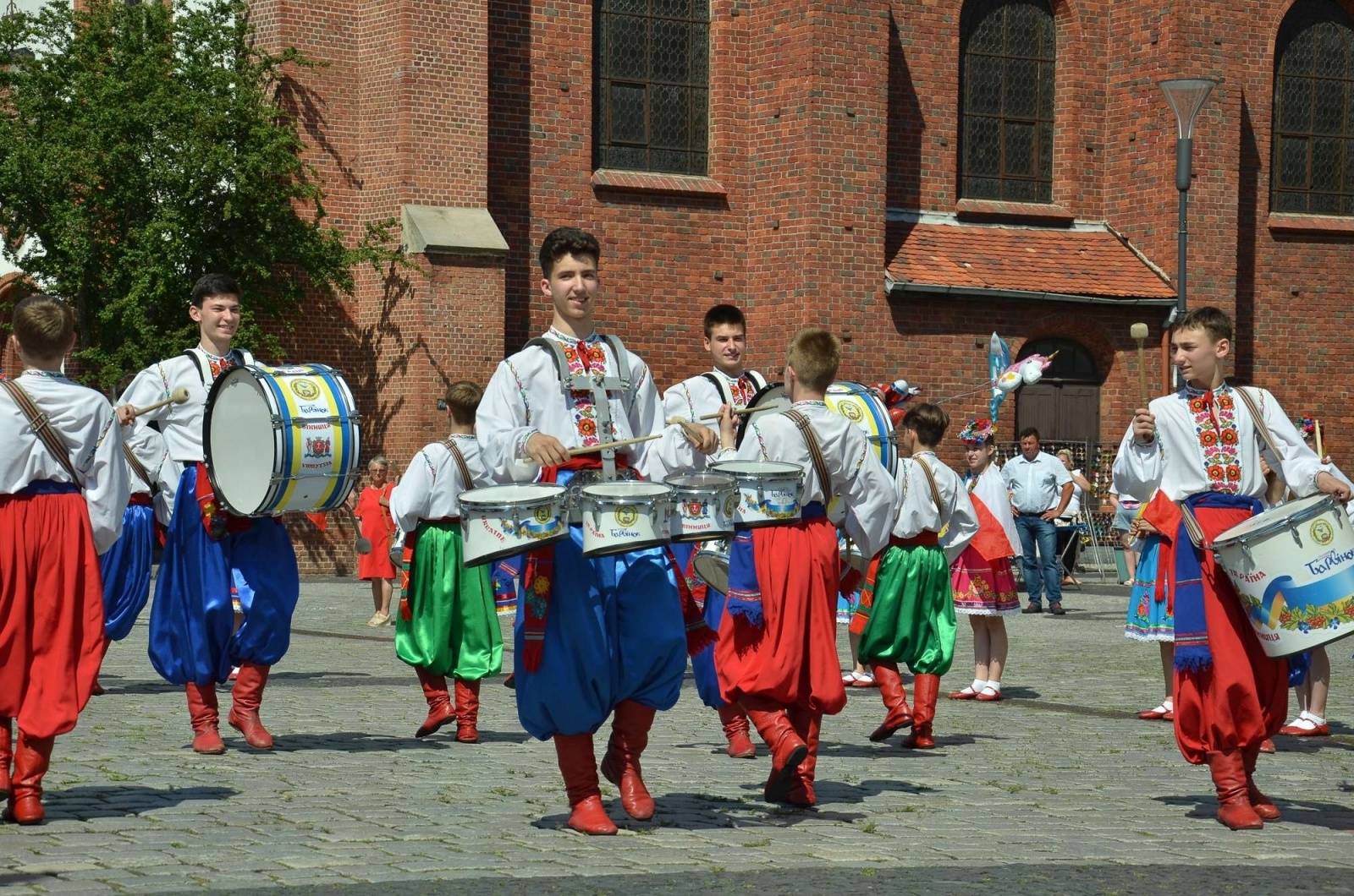 Zdjęcie w galerii na portalu naszraciborz.pl: Barwna parada przeszła przez centrum Raciborza [WIDEO] wiadomości z regionu