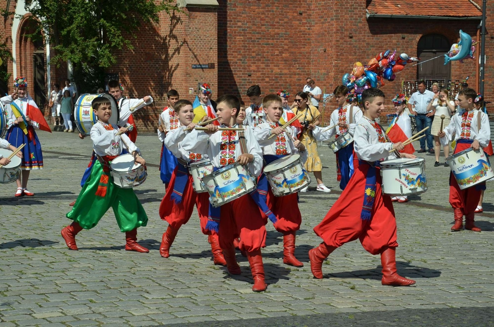 Zdjęcie w galerii na portalu naszraciborz.pl: Barwna parada przeszła przez centrum Raciborza [WIDEO] wiadomości z regionu