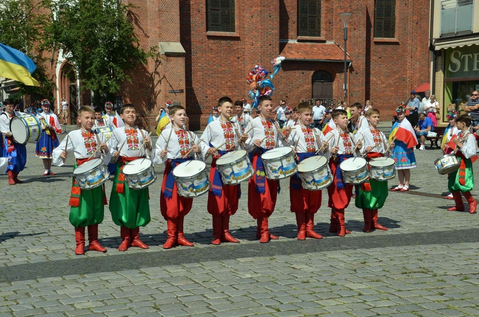 Zdjęcie w galerii na portalu naszraciborz.pl: Barwna parada przeszła przez centrum Raciborza [WIDEO] wiadomości z regionu