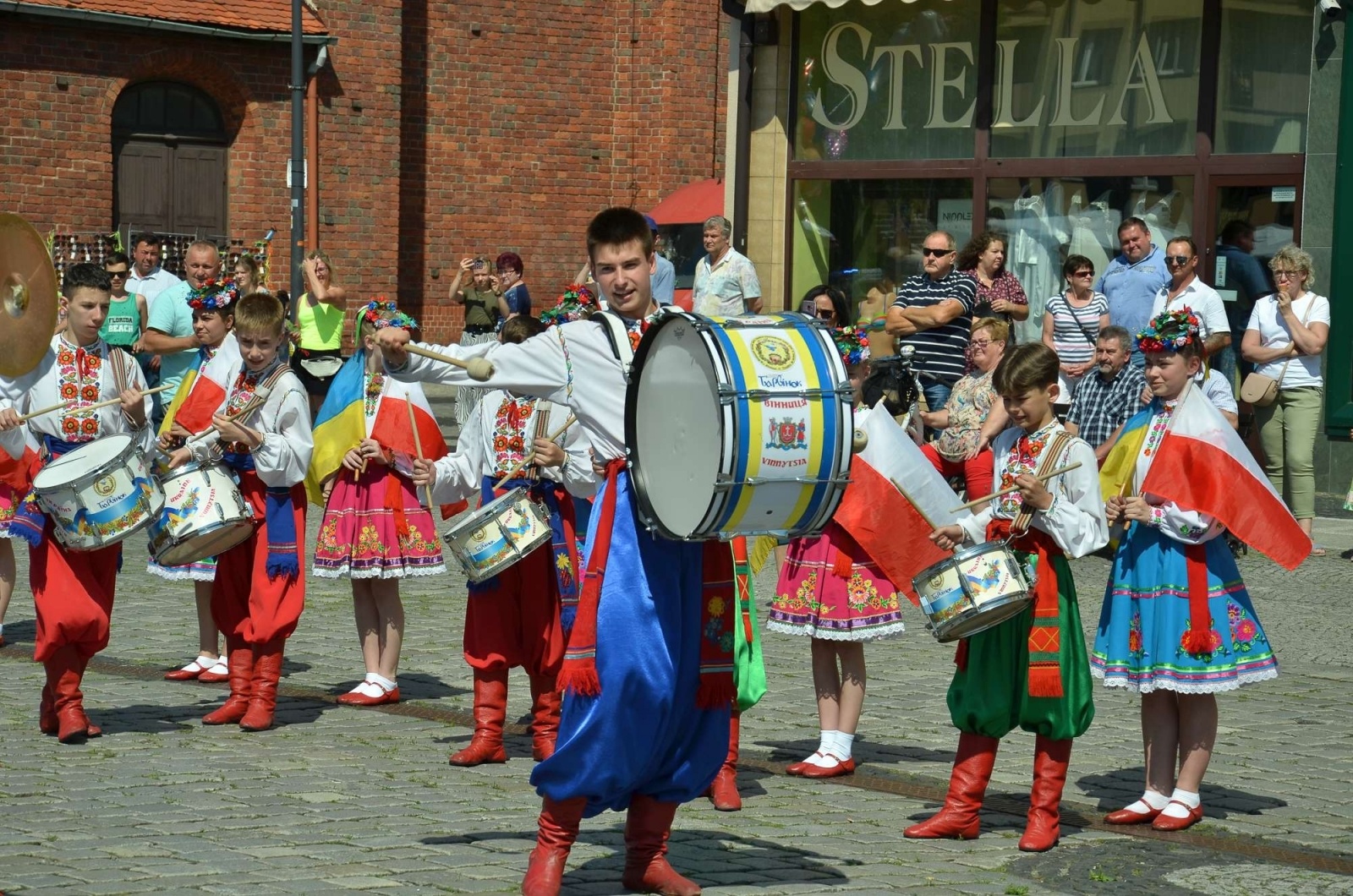Zdjęcie w galerii na portalu naszraciborz.pl: Barwna parada przeszła przez centrum Raciborza [WIDEO] wiadomości z regionu