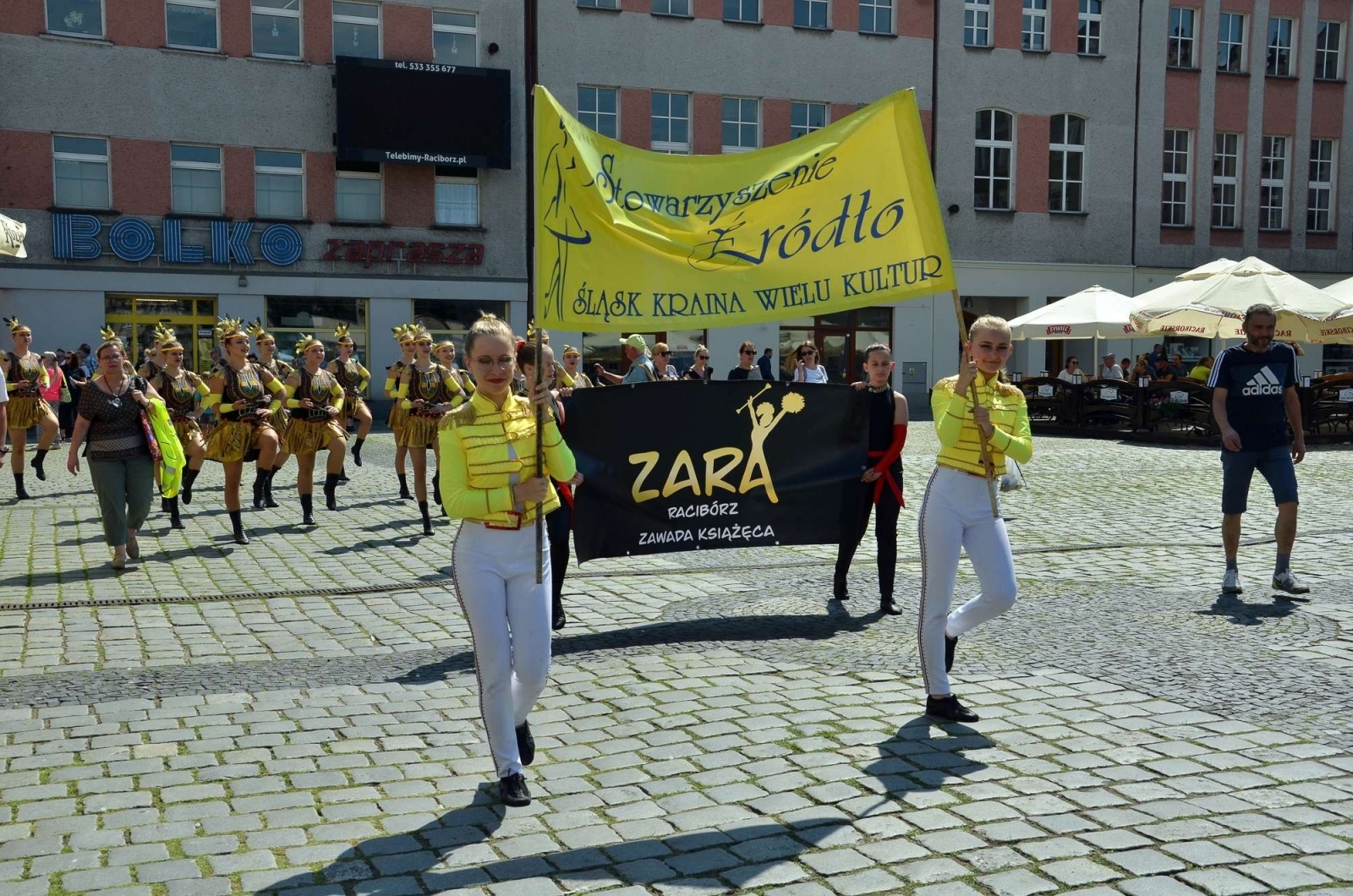 Zdjęcie w galerii na portalu naszraciborz.pl: Barwna parada przeszła przez centrum Raciborza [WIDEO] wiadomości z regionu